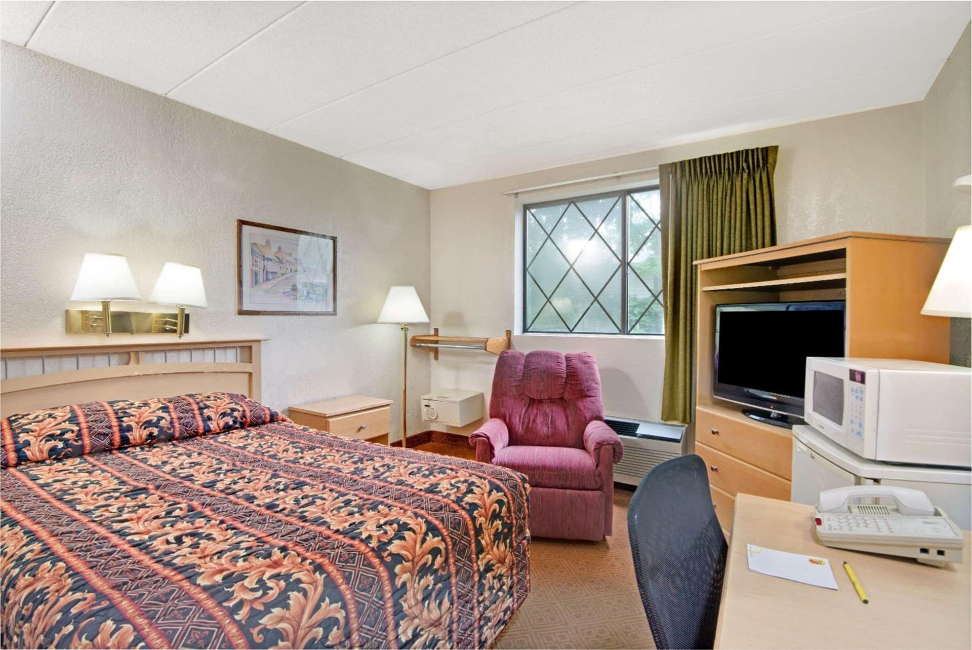 Super 8 by Wyndham Stamford/New York City Area interior in Stamford, CT — gallery photo 2