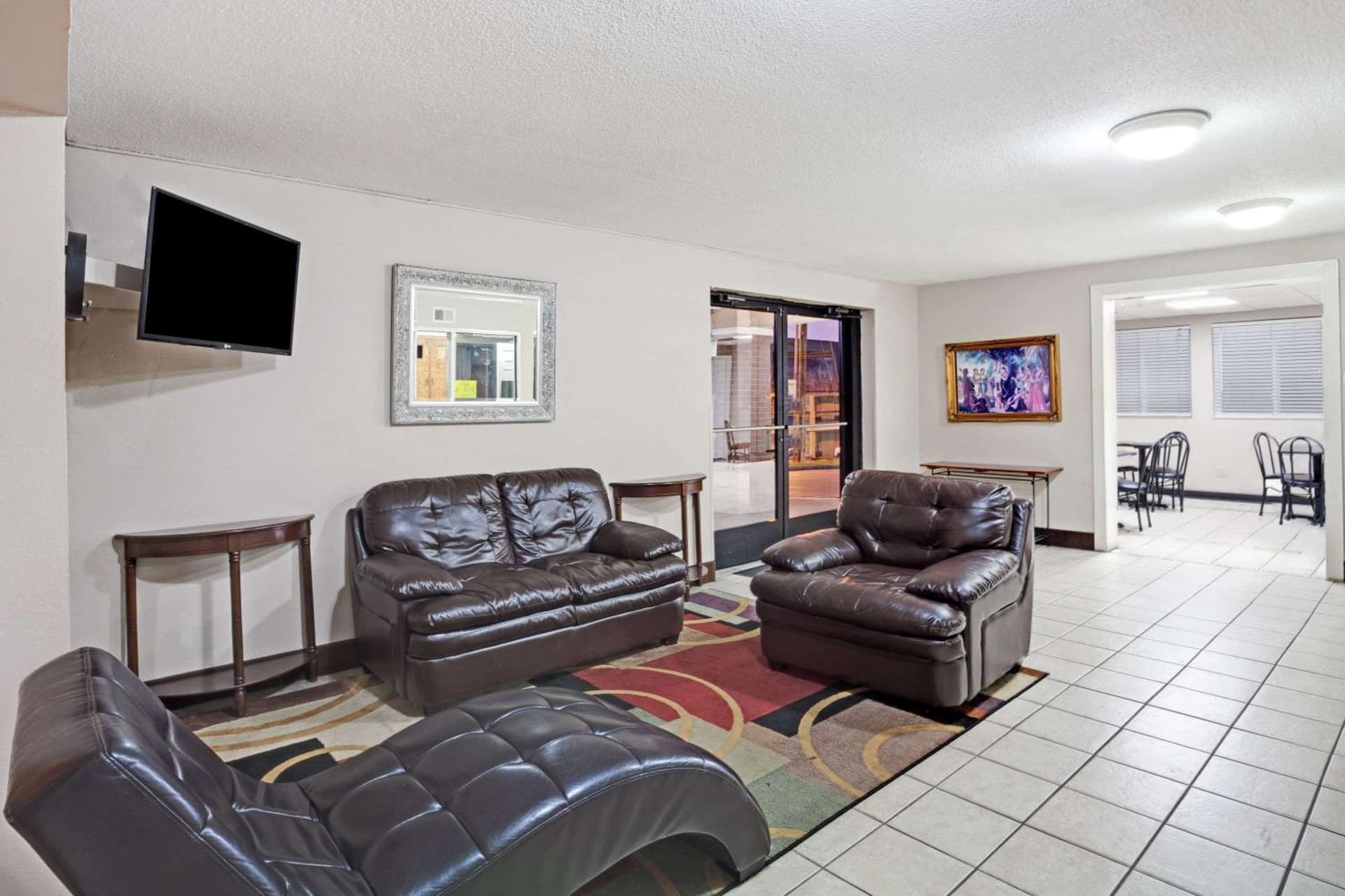 Super 8 by Wyndham Nashville/ Dntn/ Opryland Area interior in Nashville, TN — gallery photo 2
