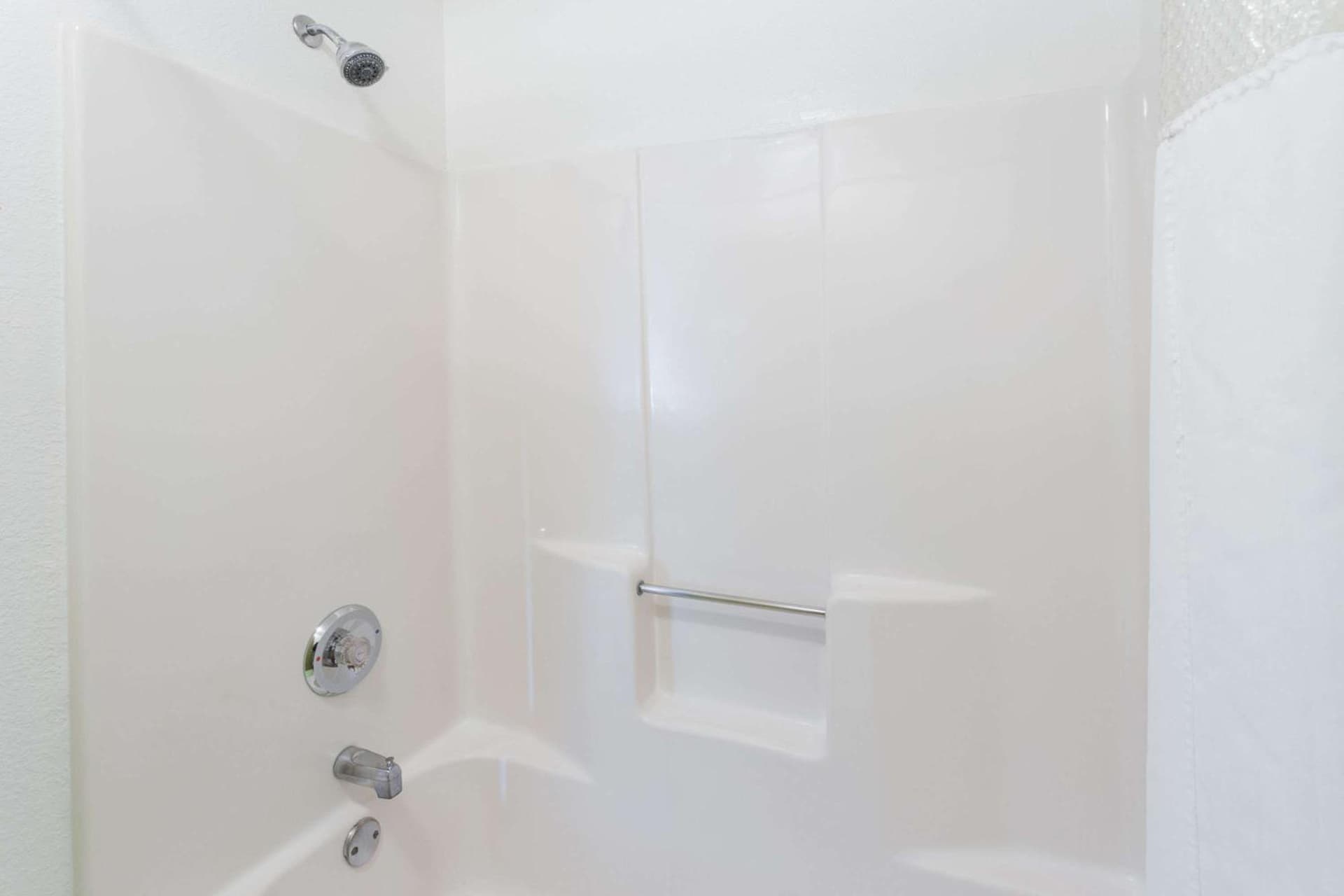 Super 8 by Wyndham Elgin gallery photo in Elgin, IL — image 9