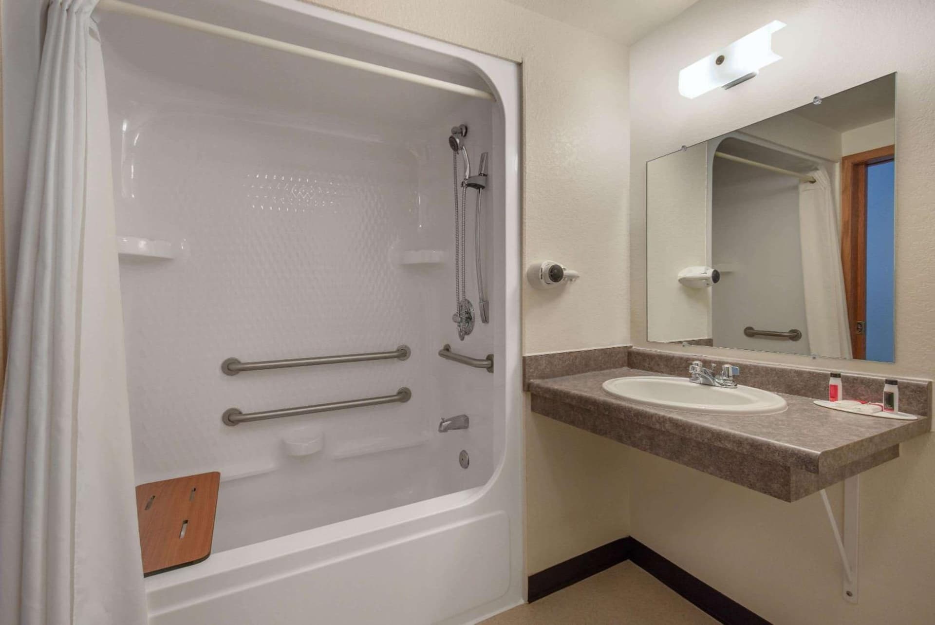 Super 8 by Wyndham Hill City/Mt Rushmore/ Area property views in Hill City, SD — gallery photo 3
