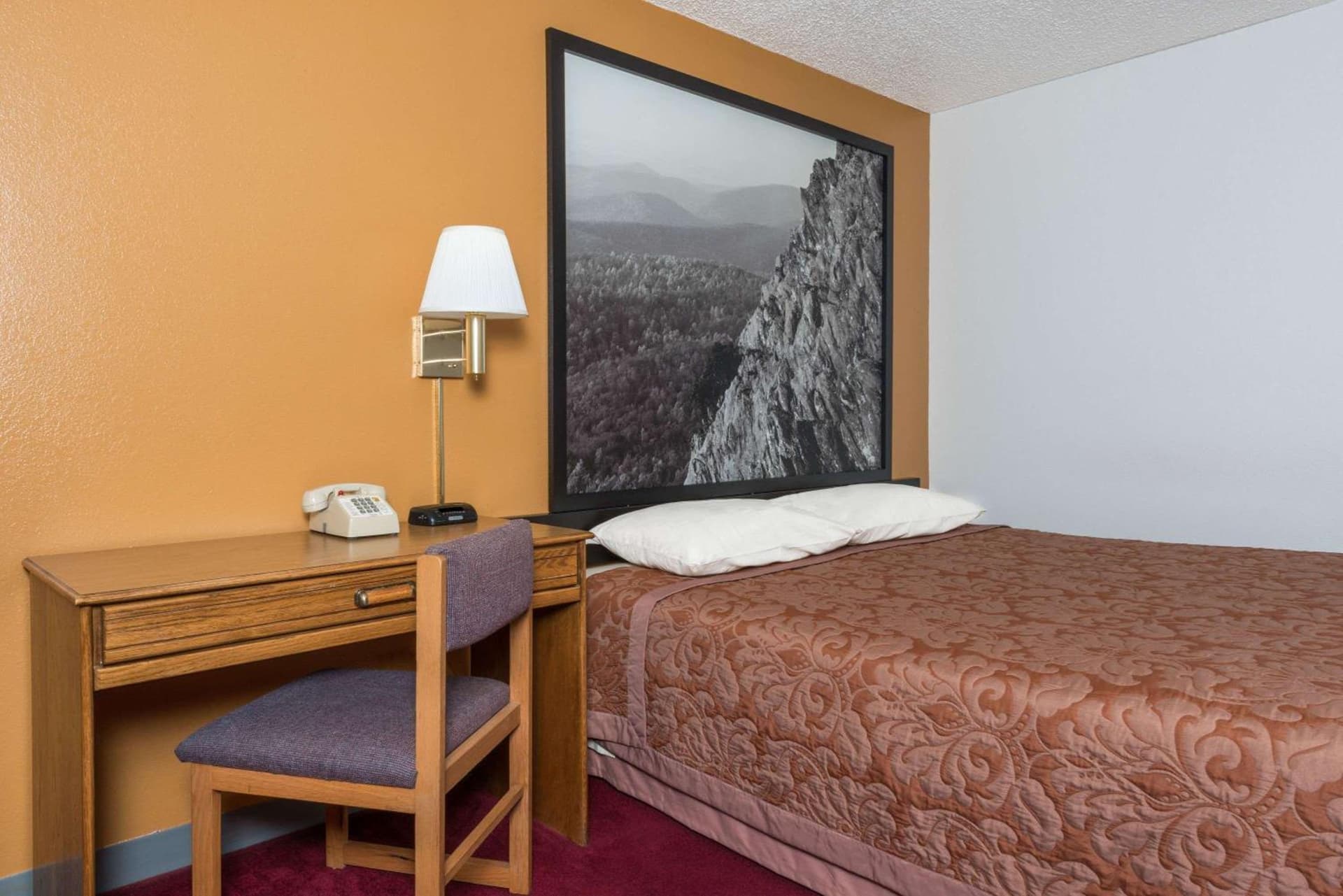 Super 8 by Wyndham Front Royal Near Shenandoah National Park gallery photo in Front Royal, VA — image 11