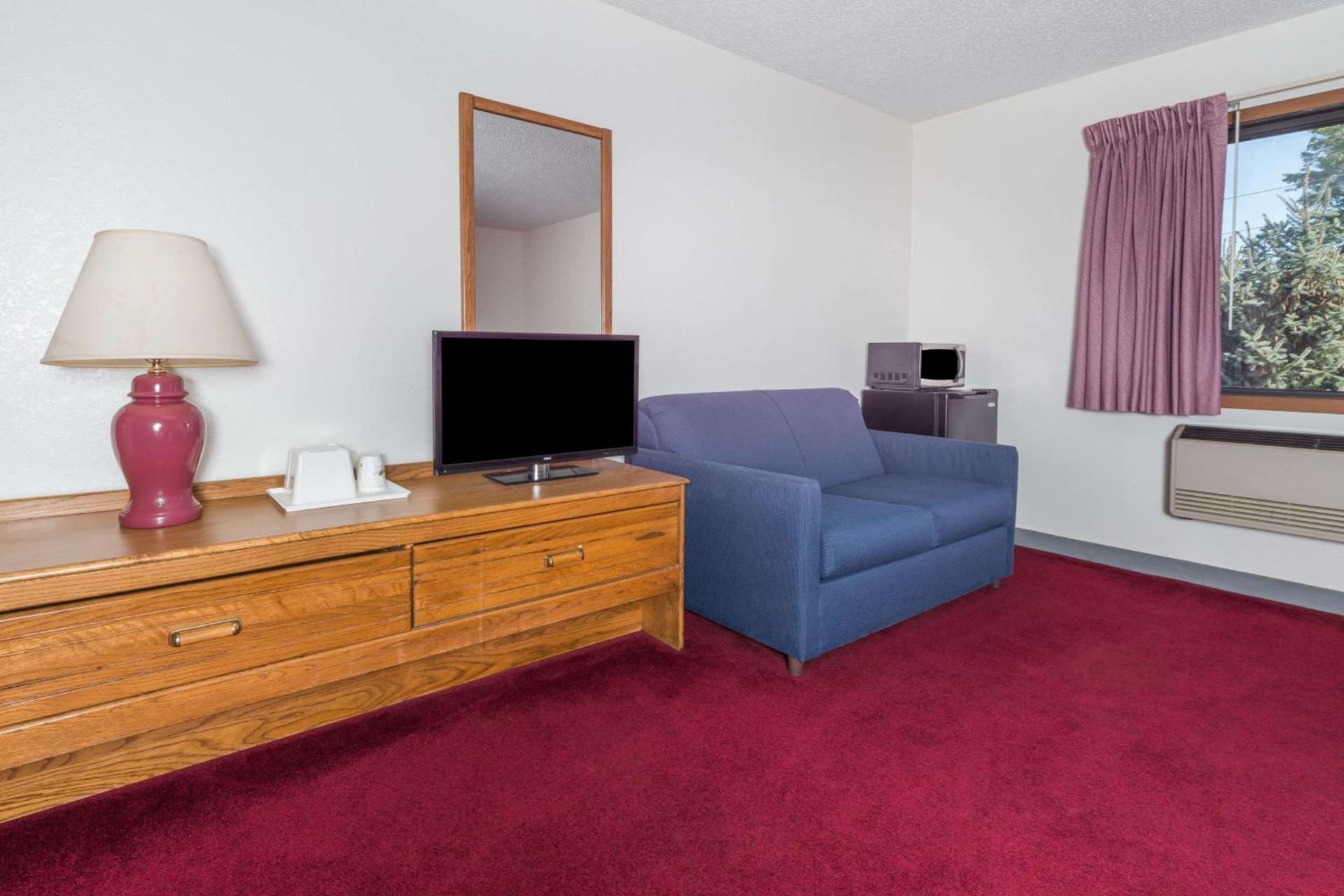 Super 8 by Wyndham Front Royal Near Shenandoah National Park gallery photo in Front Royal, VA — image 13
