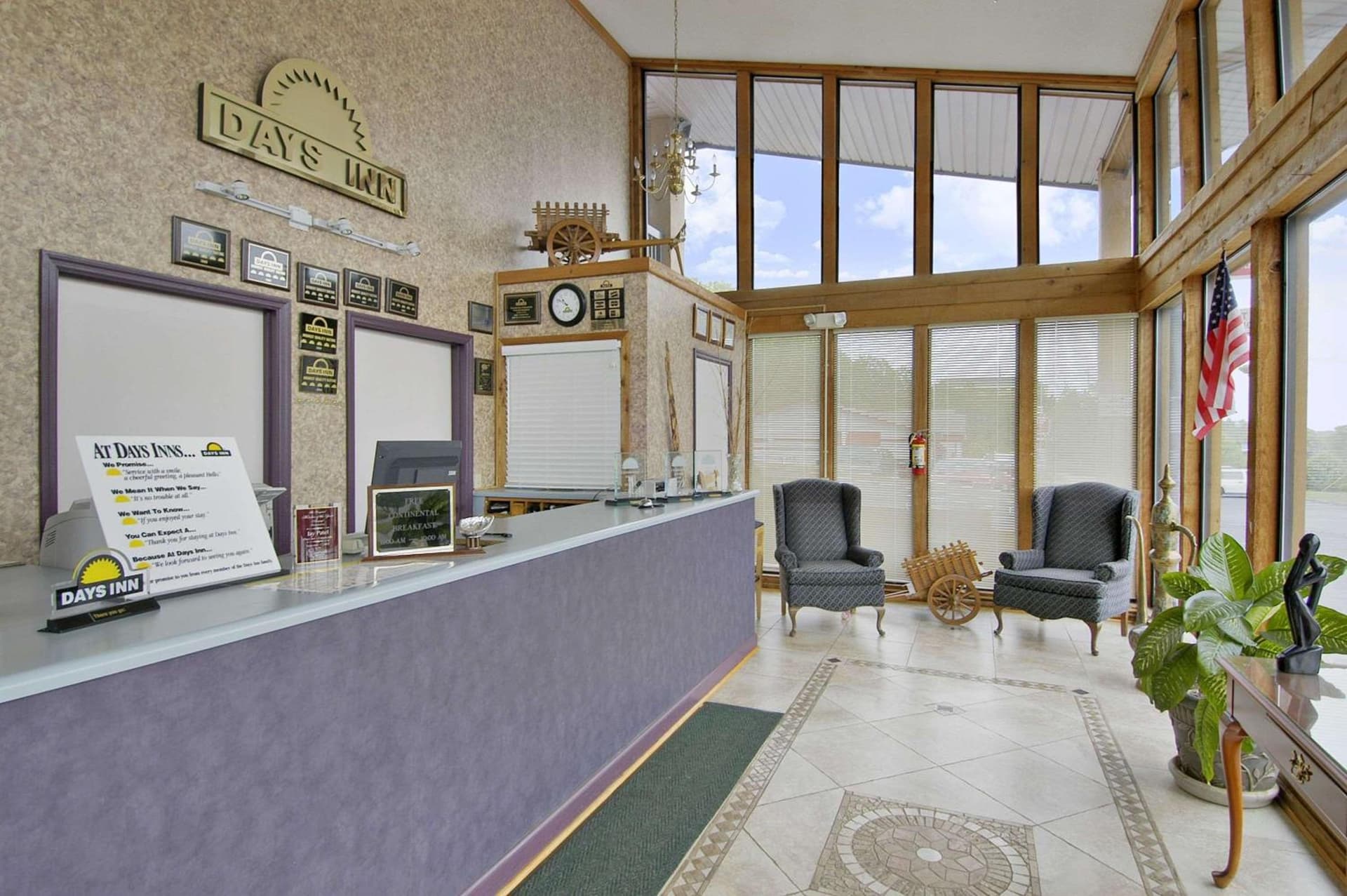 Days Inn by Wyndham Cartersville interior in Cartersville, GA — gallery photo 2