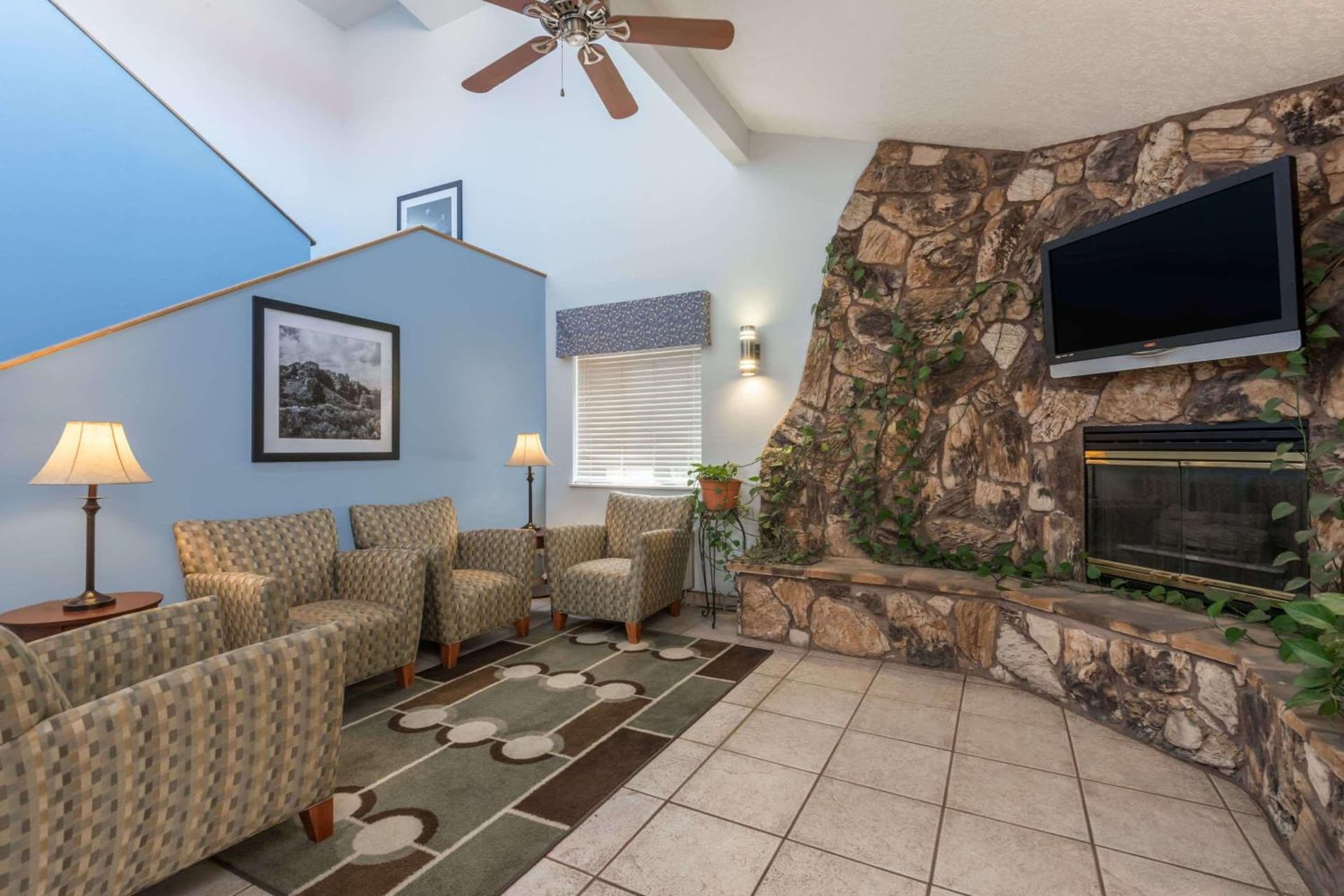 Days Inn by Wyndham Las Vegas interior in Las Vegas, NM — gallery photo 2
