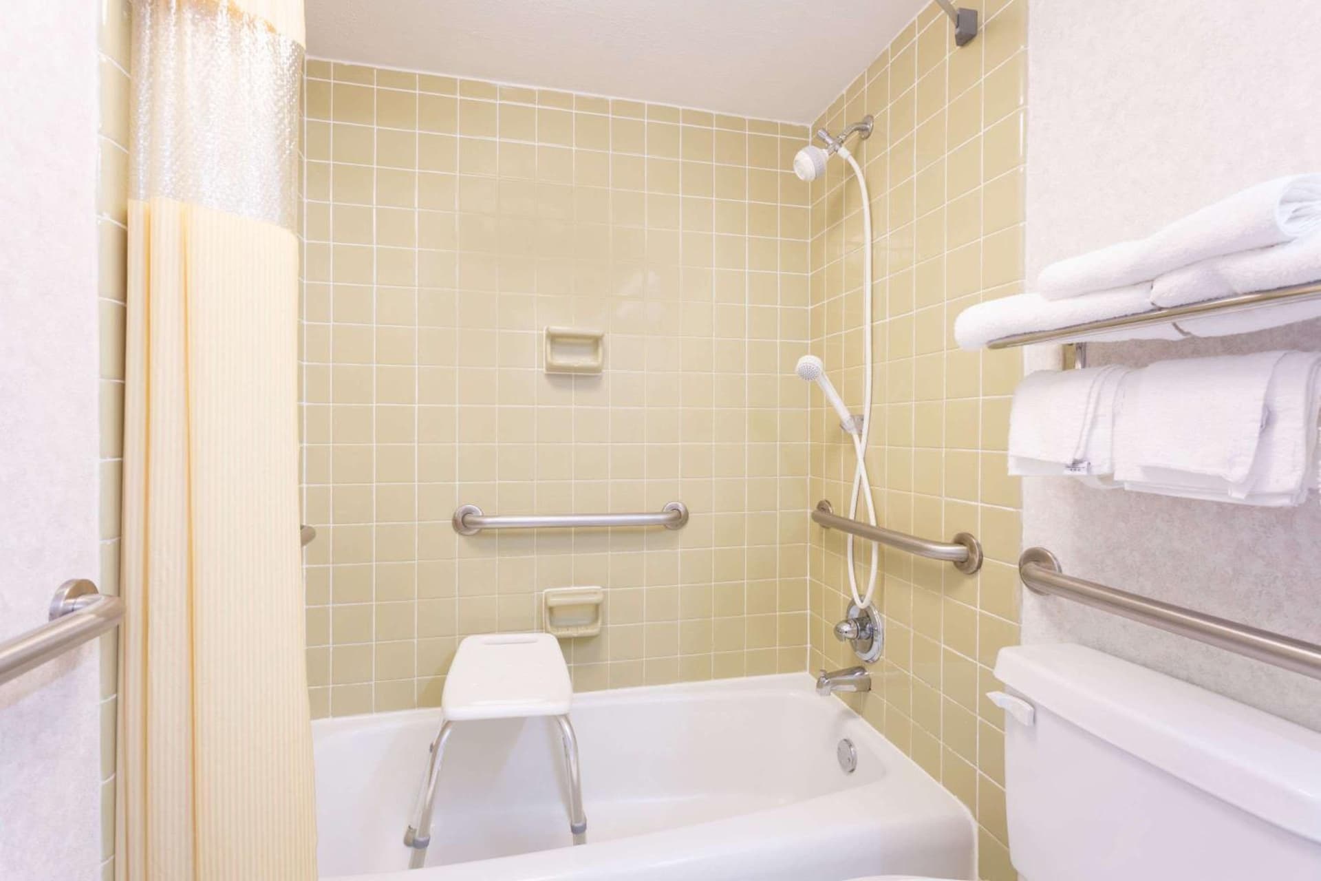 Days Inn by Wyndham Byron gallery photo in Byron, GA — image 11