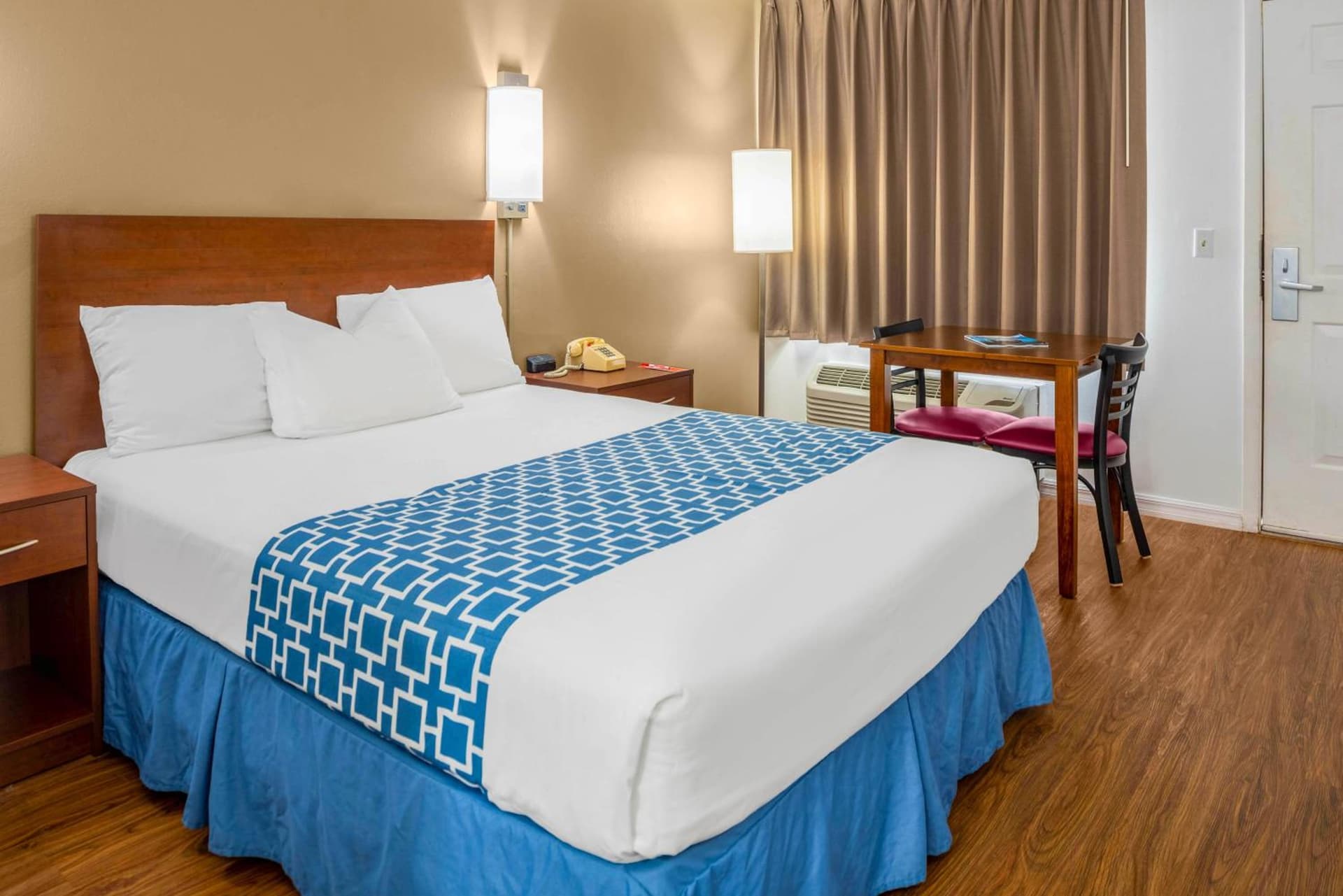 Econo Lodge Crystal River gallery photo in Crystal River, FL — image 8