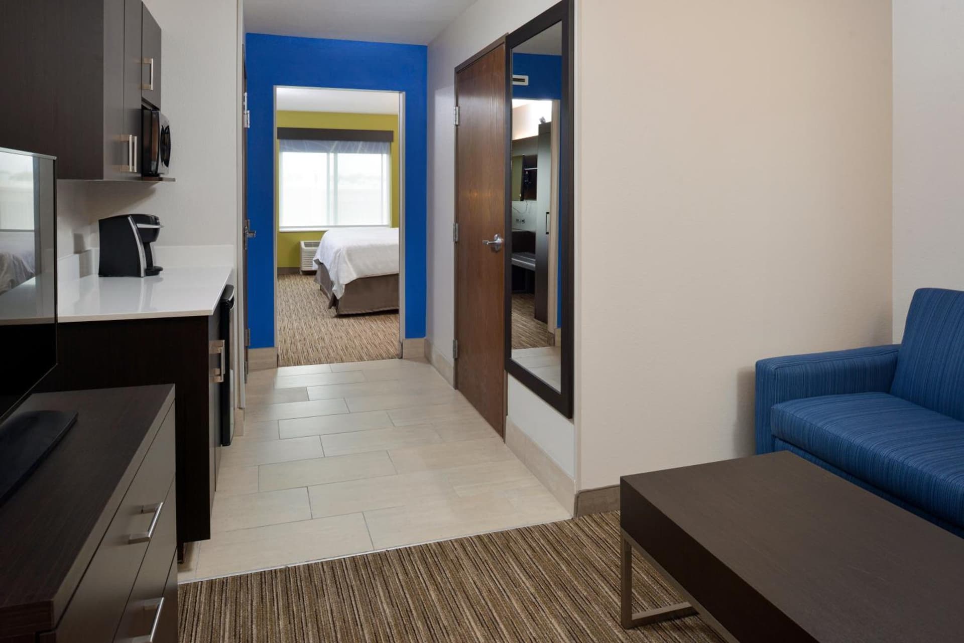 Holiday Inn Express & Suites Pueblo by IHG interior in Pueblo, CO — gallery photo 2