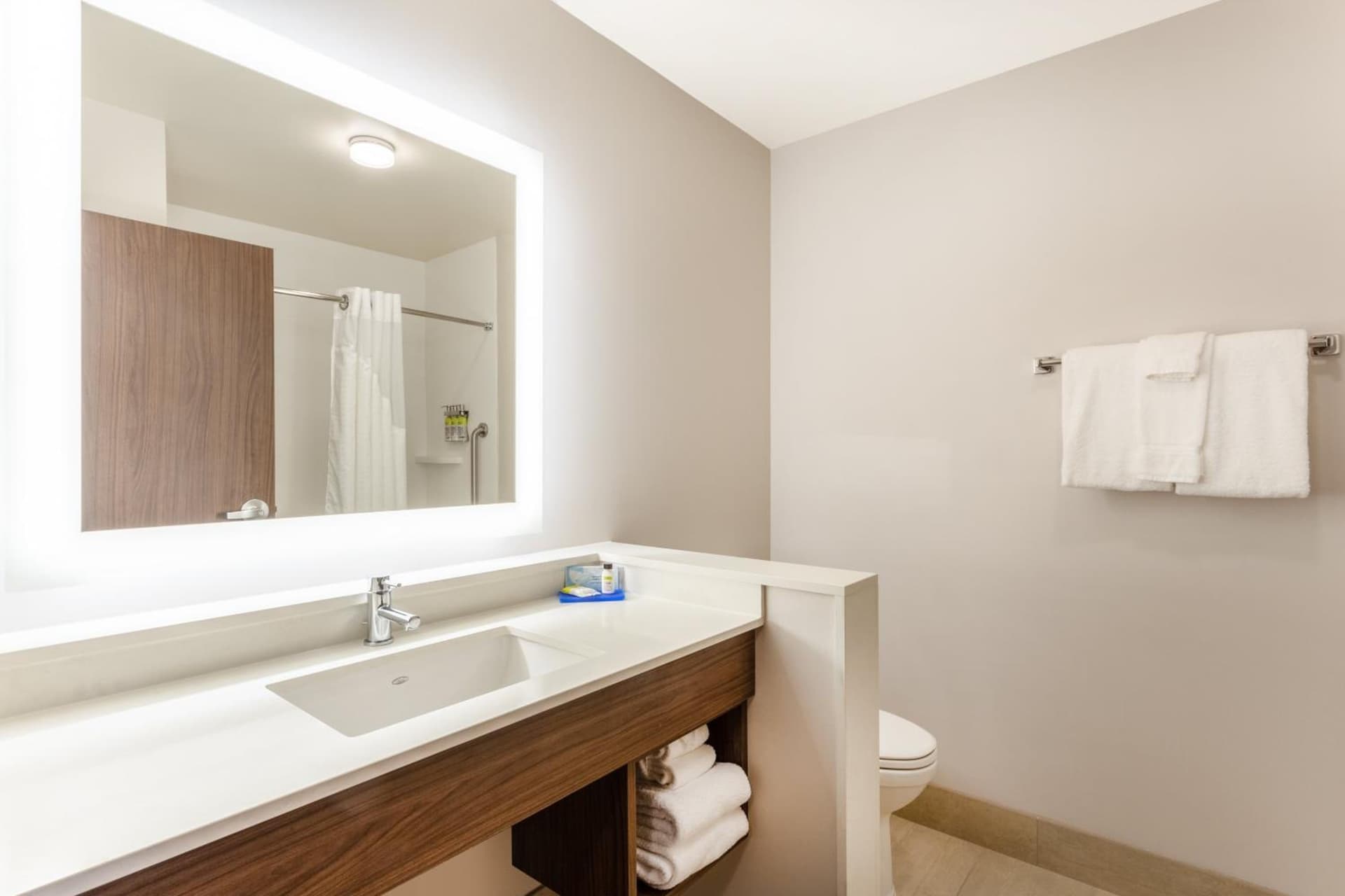 Holiday Inn Express & Suites - Springfield North by IHG gallery photo in Springfield, MO — image 30