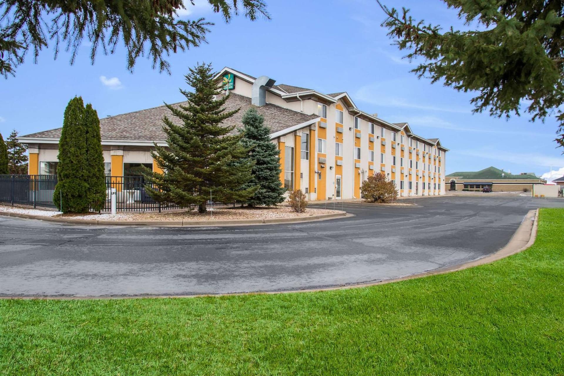 Quality Inn & Suites Menomonie interior in Menomonie, WI — gallery photo 2