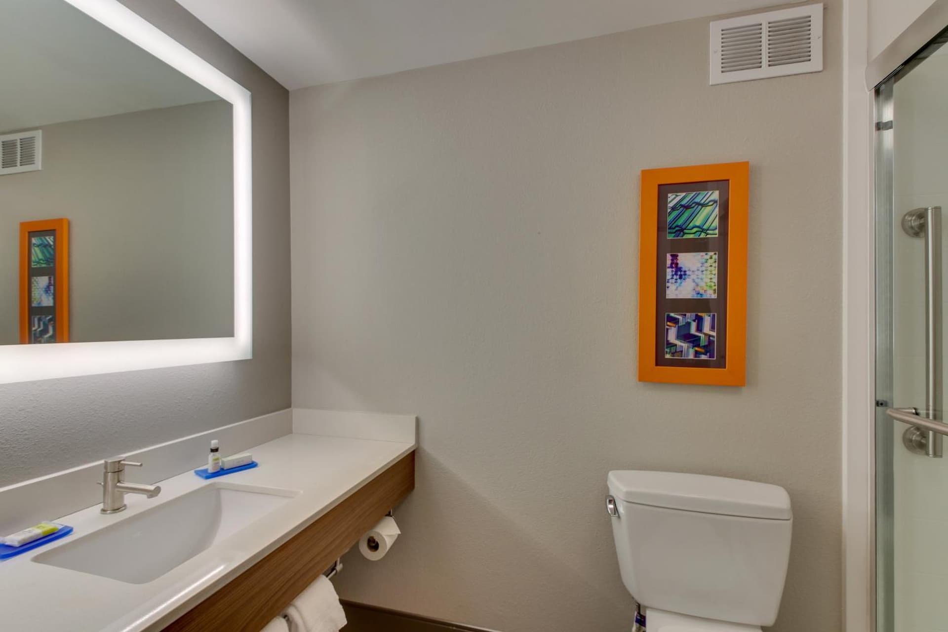 Holiday Inn Express & Suites Atlanta Perimeter Mall Hotel by IHG property views in Sandy Springs, GA — gallery photo 3