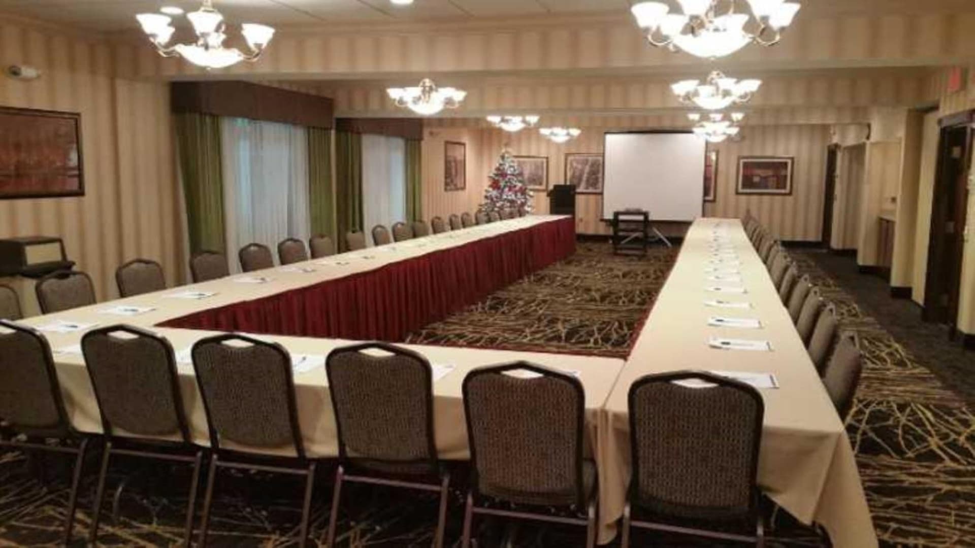 Holiday Inn Express Hotel & Suites Youngstown North-Warren/Niles by IHG gallery photo in Warren, OH — image 14