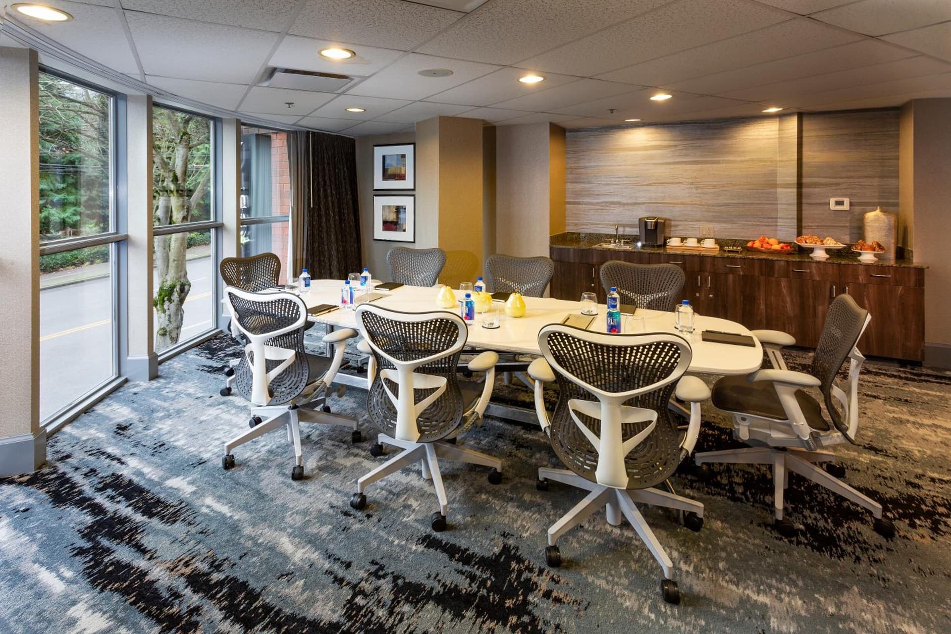Silver Cloud Hotel - Seattle Broadway property views in Seattle, WA — gallery photo 3