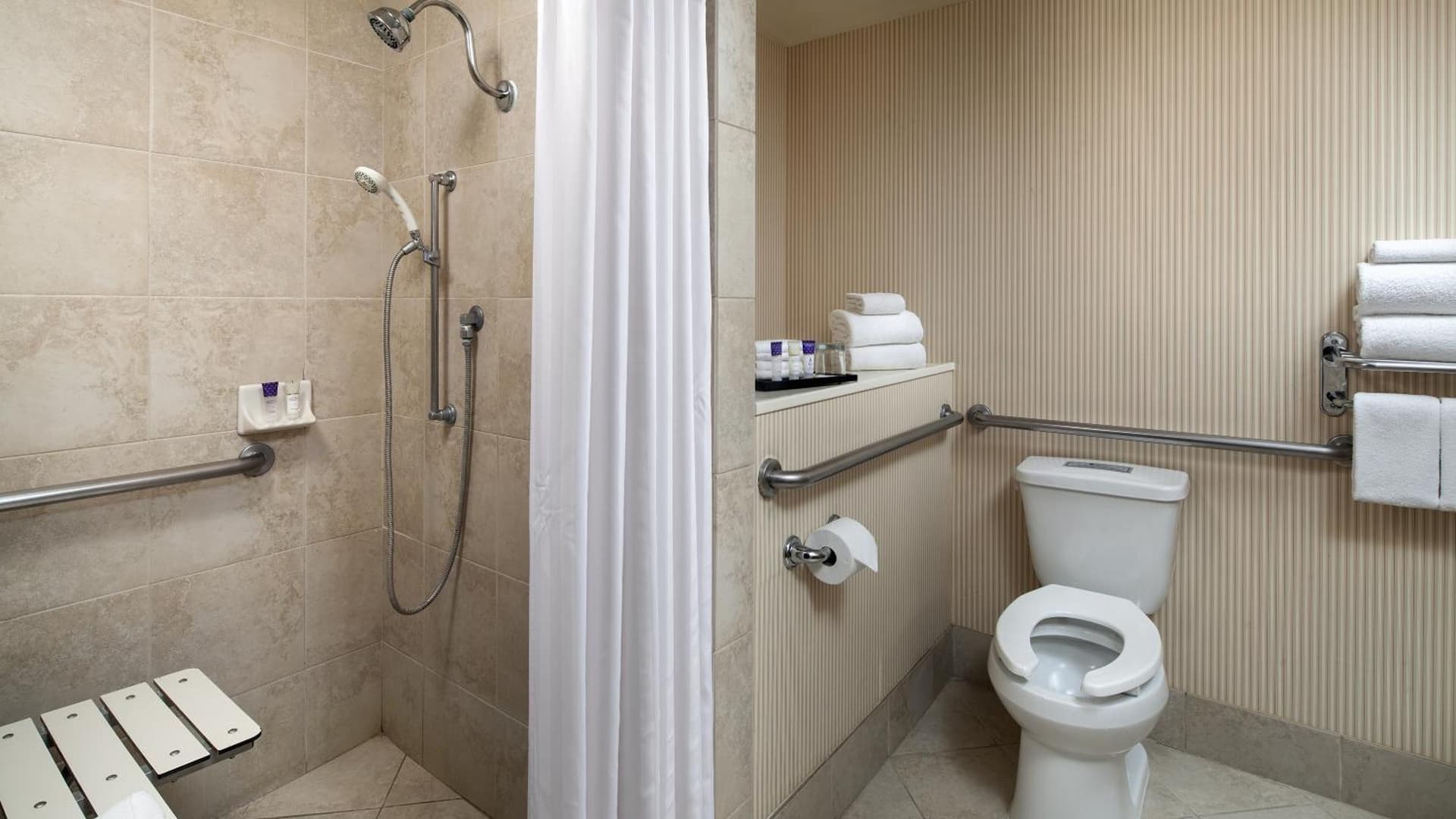 Anaheim Majestic Garden Hotel gallery photo in Anaheim, CA — image 21