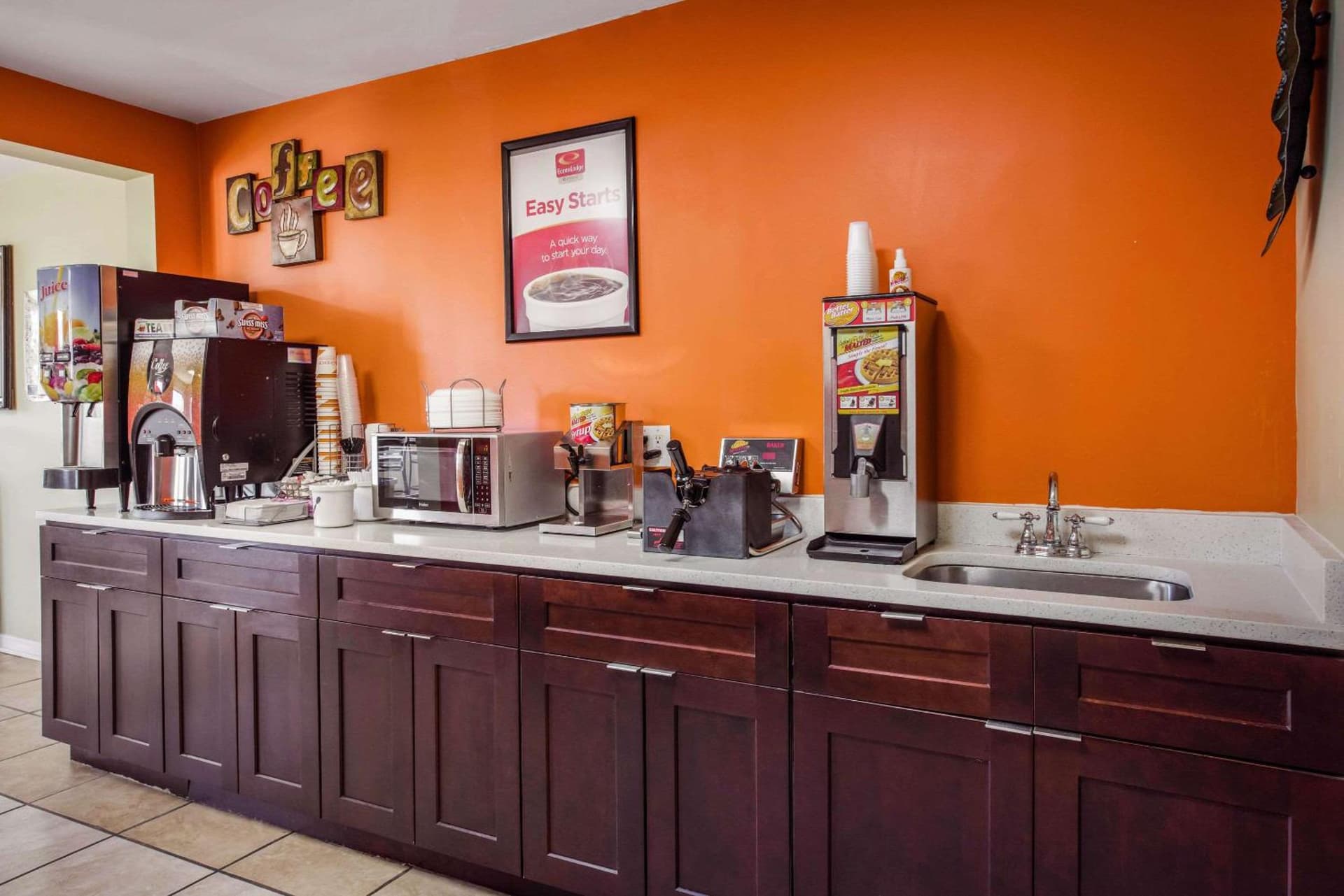 Econo Lodge Waynesville property views in Waynesville, NC — gallery photo 3