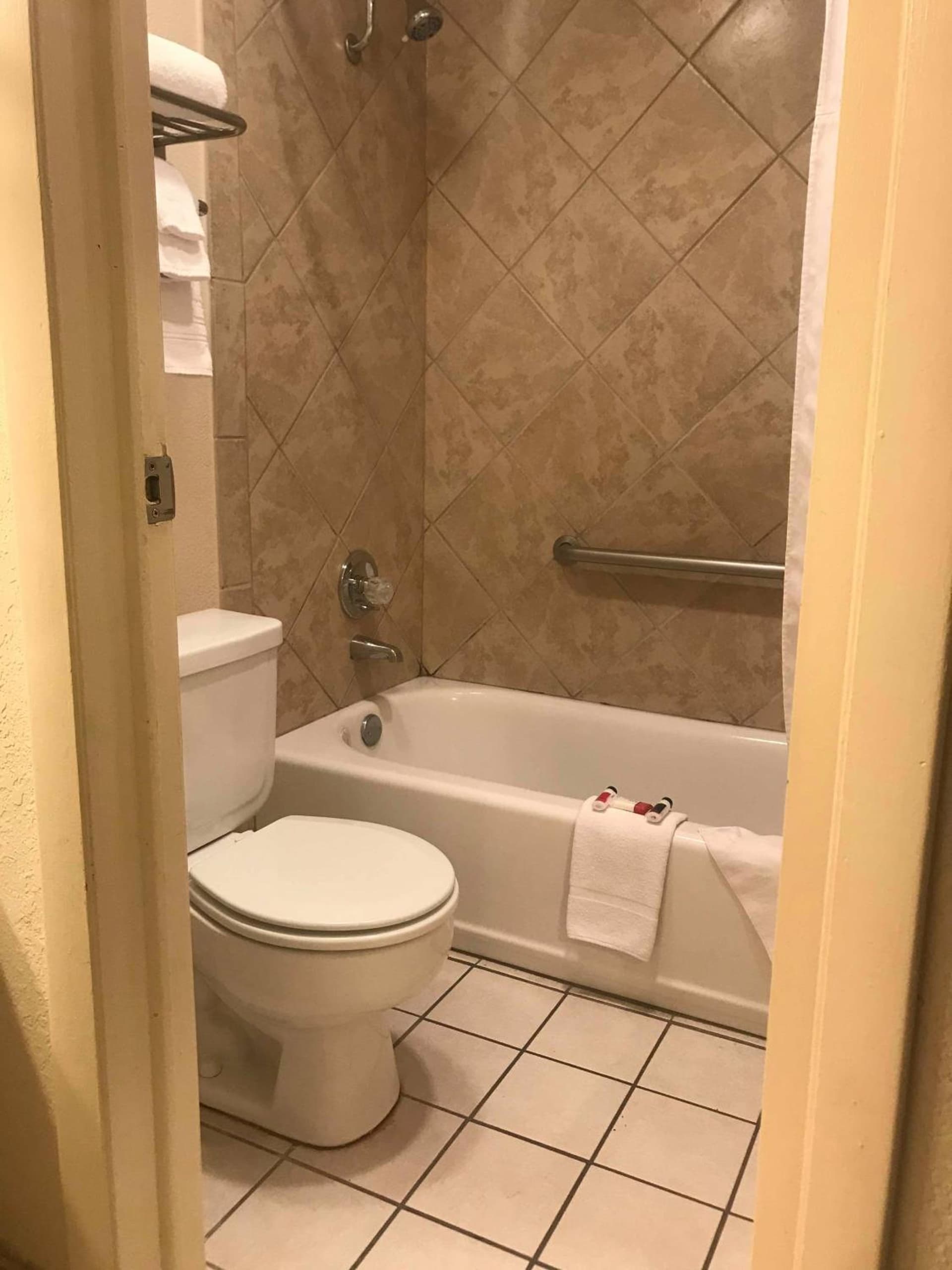 Days Inn by Wyndham Abilene interior in Abilene, TX — gallery photo 2