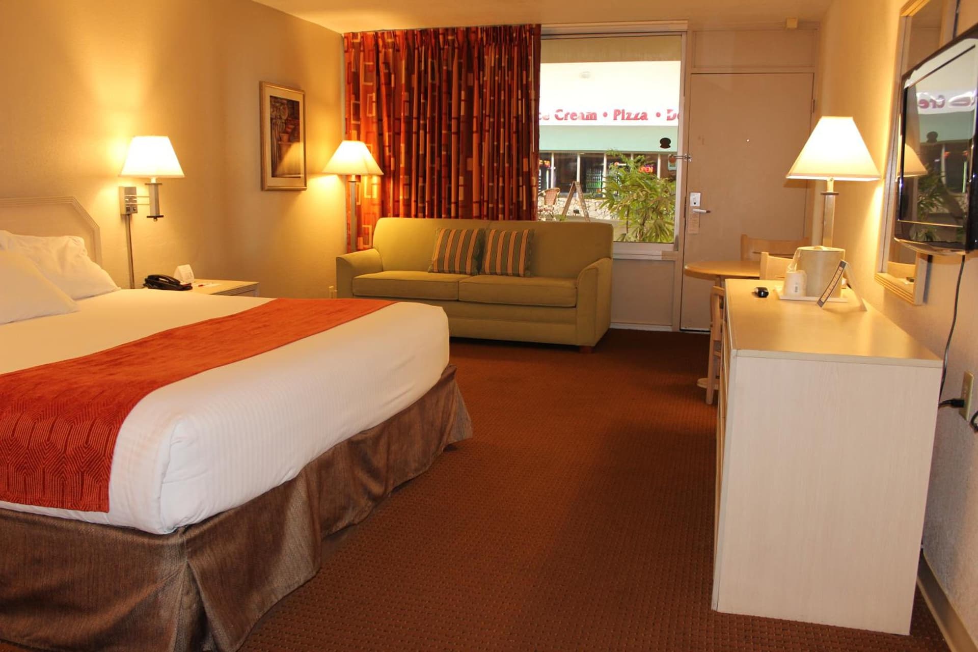 Ramada by Wyndham Kissimmee Gateway - Free Theme Park Shuttle gallery photo in Orlando, FL — image 31