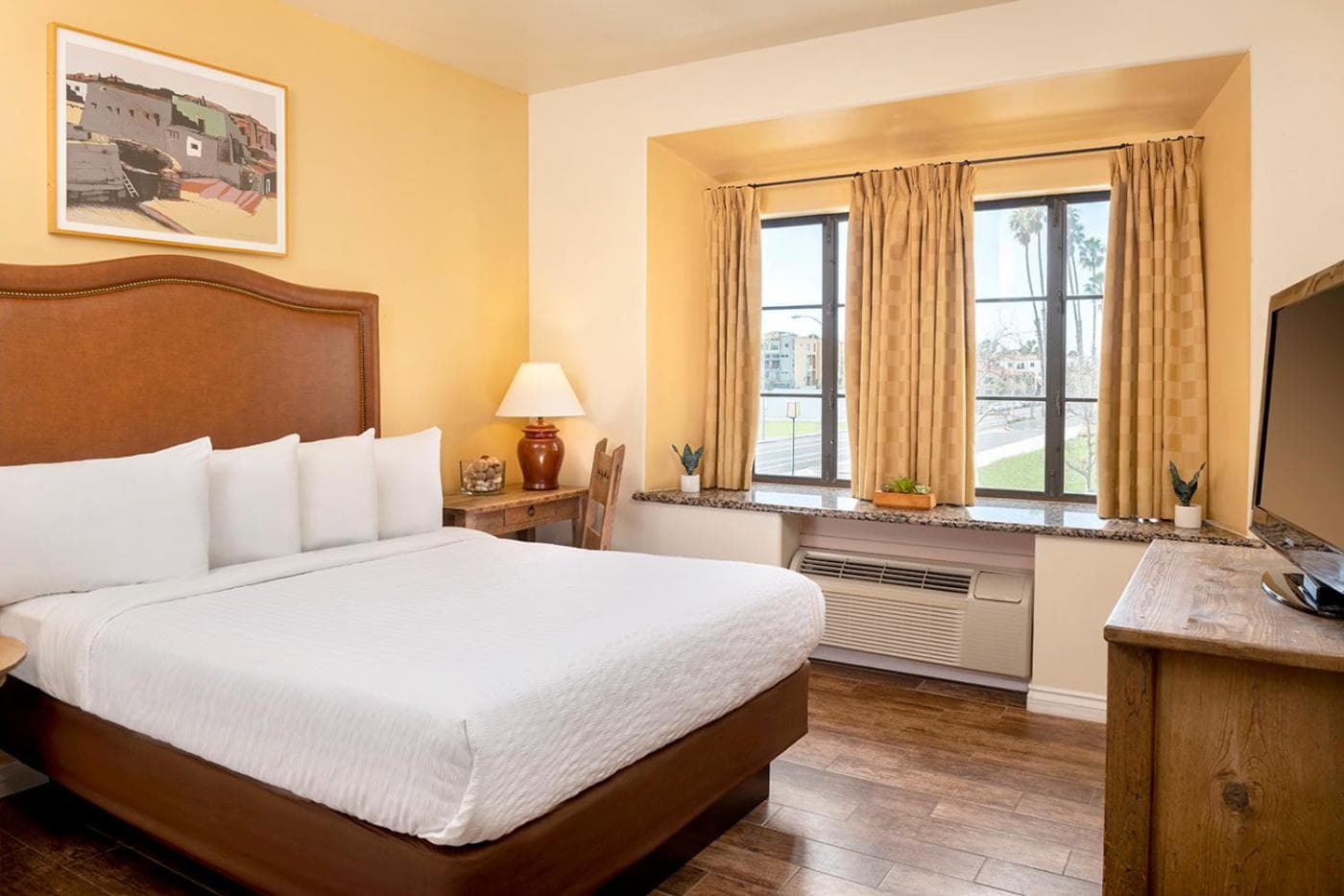 Clocktower Inn Ventura property views in Ventura, CA — gallery photo 3