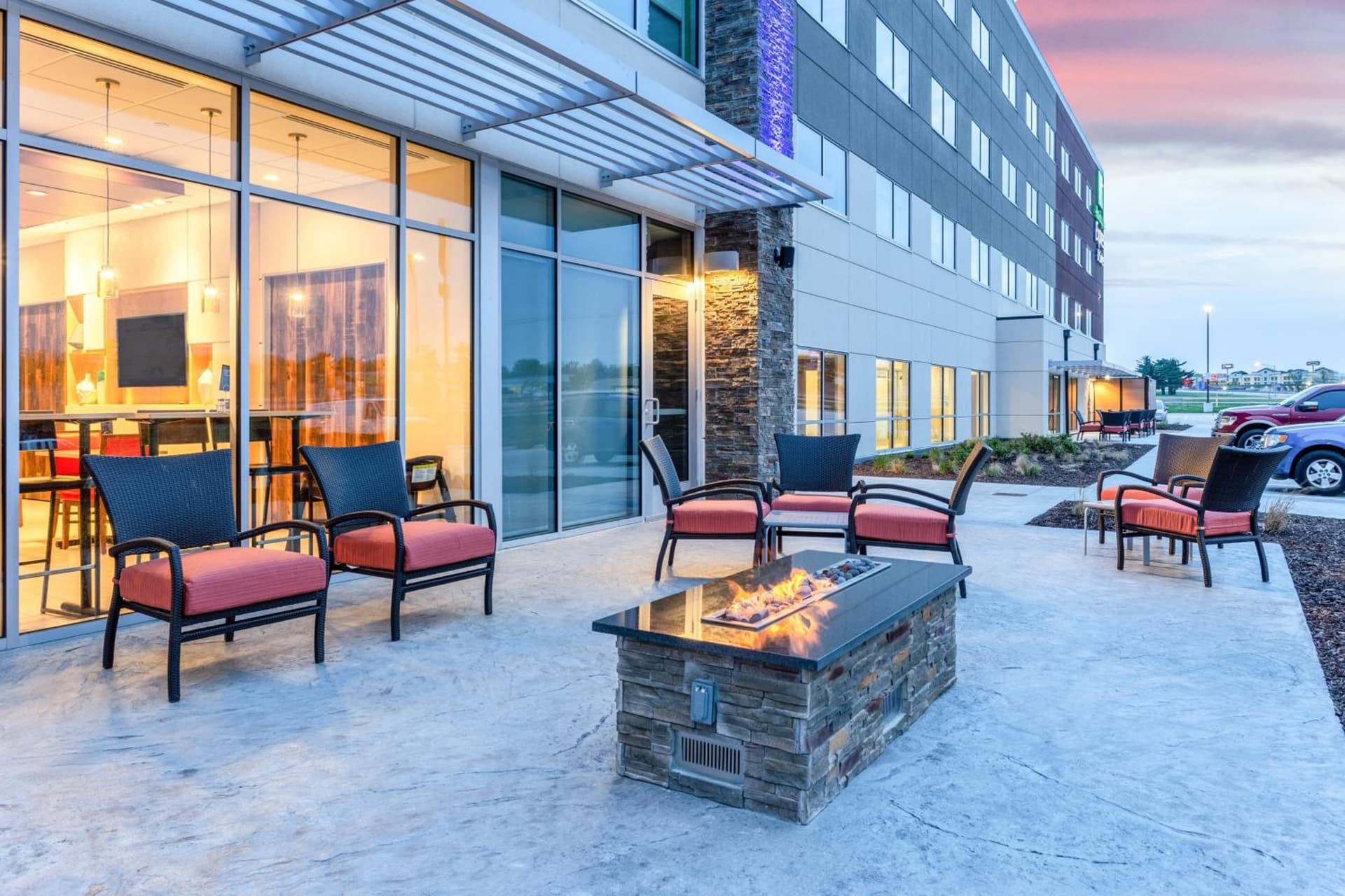 Holiday Inn Express & Suites - Springfield North by IHG interior in Springfield, MO — gallery photo 2