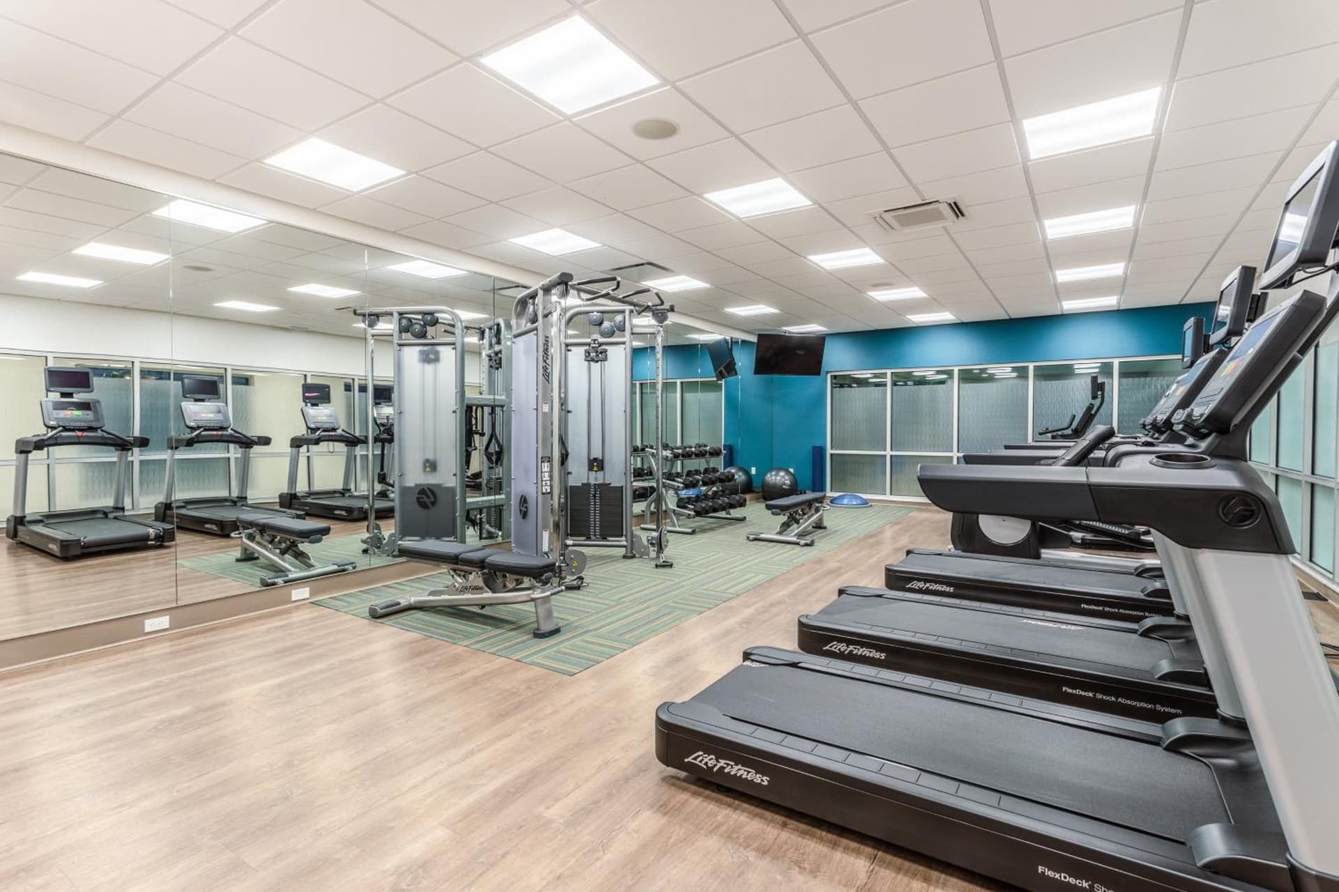 Holiday Inn Express & Suites - Springfield North by IHG gallery photo in Springfield, MO — image 9