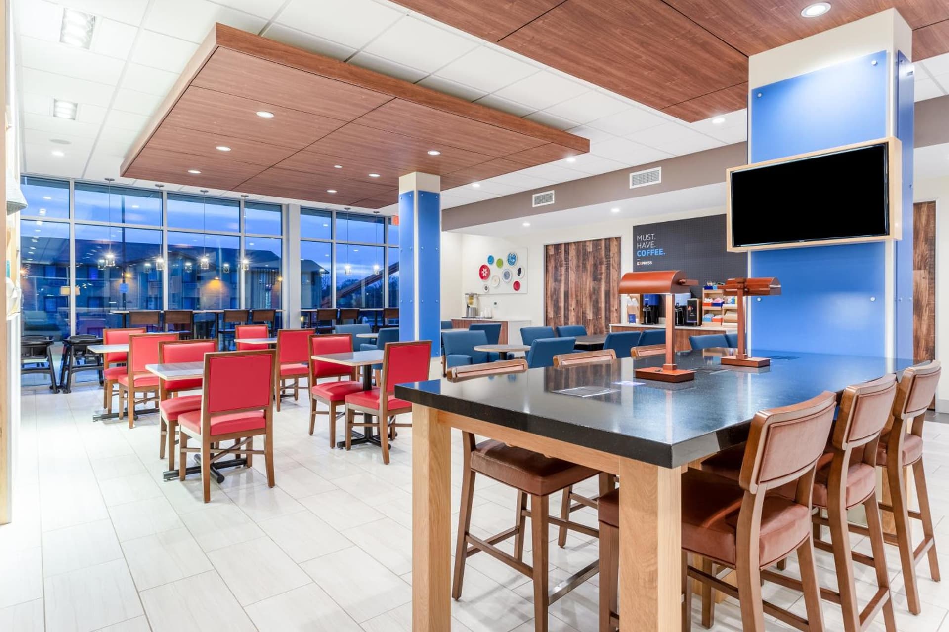 Holiday Inn Express & Suites - Springfield North by IHG gallery photo in Springfield, MO — image 24