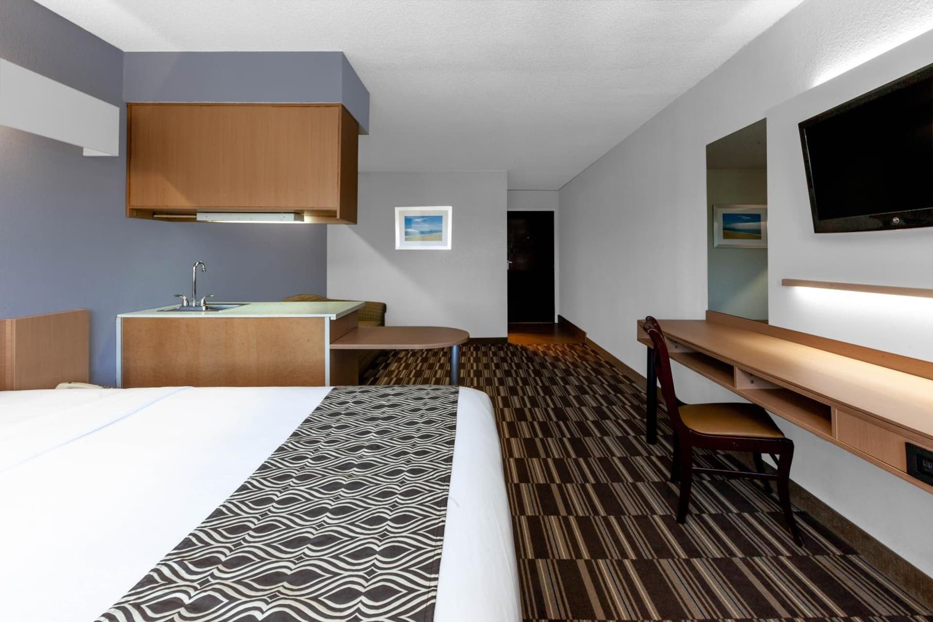 Microtel Inn Suite by Wyndham BWI Airport property views in Linthicum Heights, MD — gallery photo 3