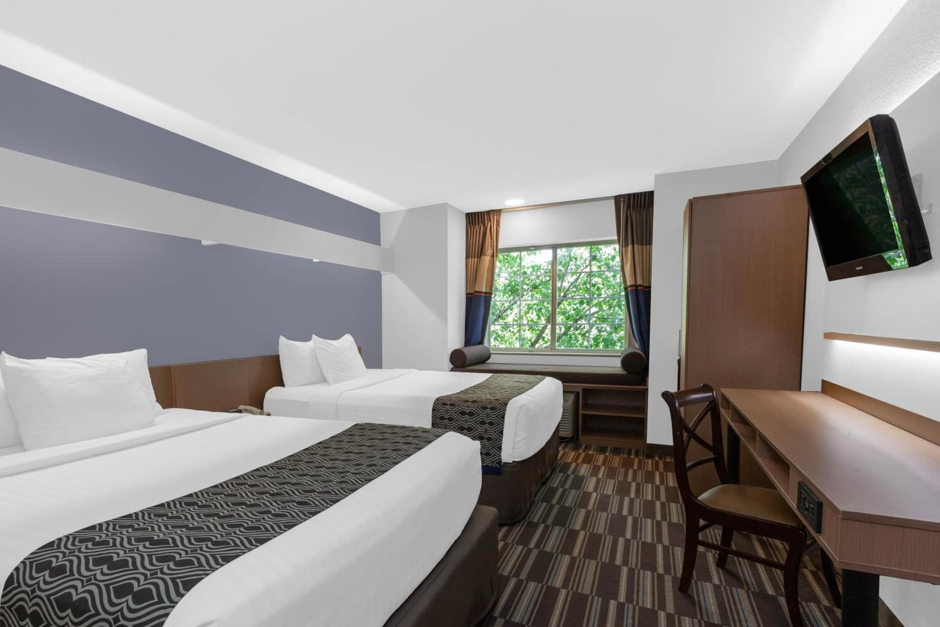 Microtel Inn Suite by Wyndham BWI Airport interior in Linthicum Heights, MD — gallery photo 2