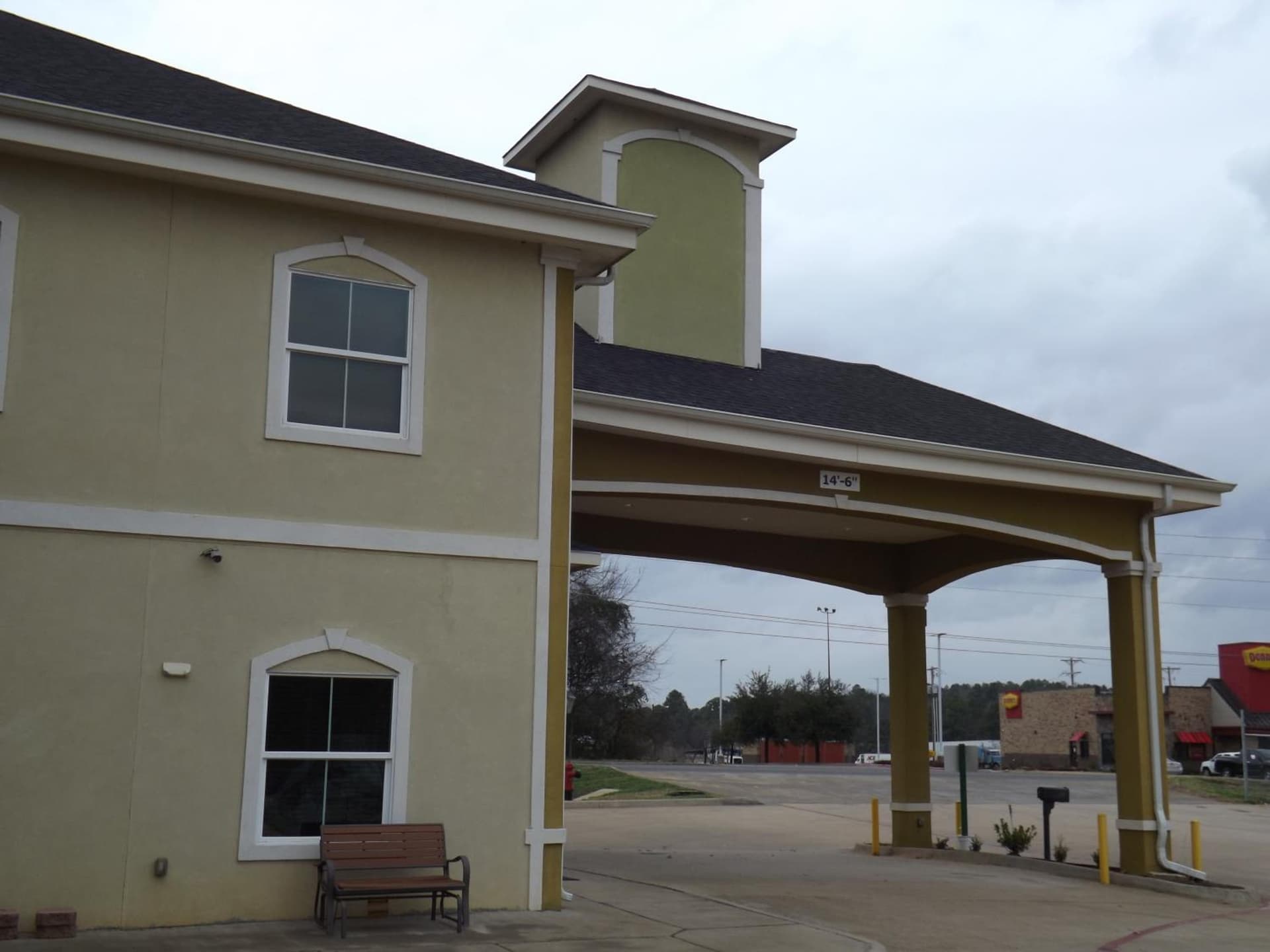 Sunriser Inn interior in Kilgore, TX — gallery photo 2
