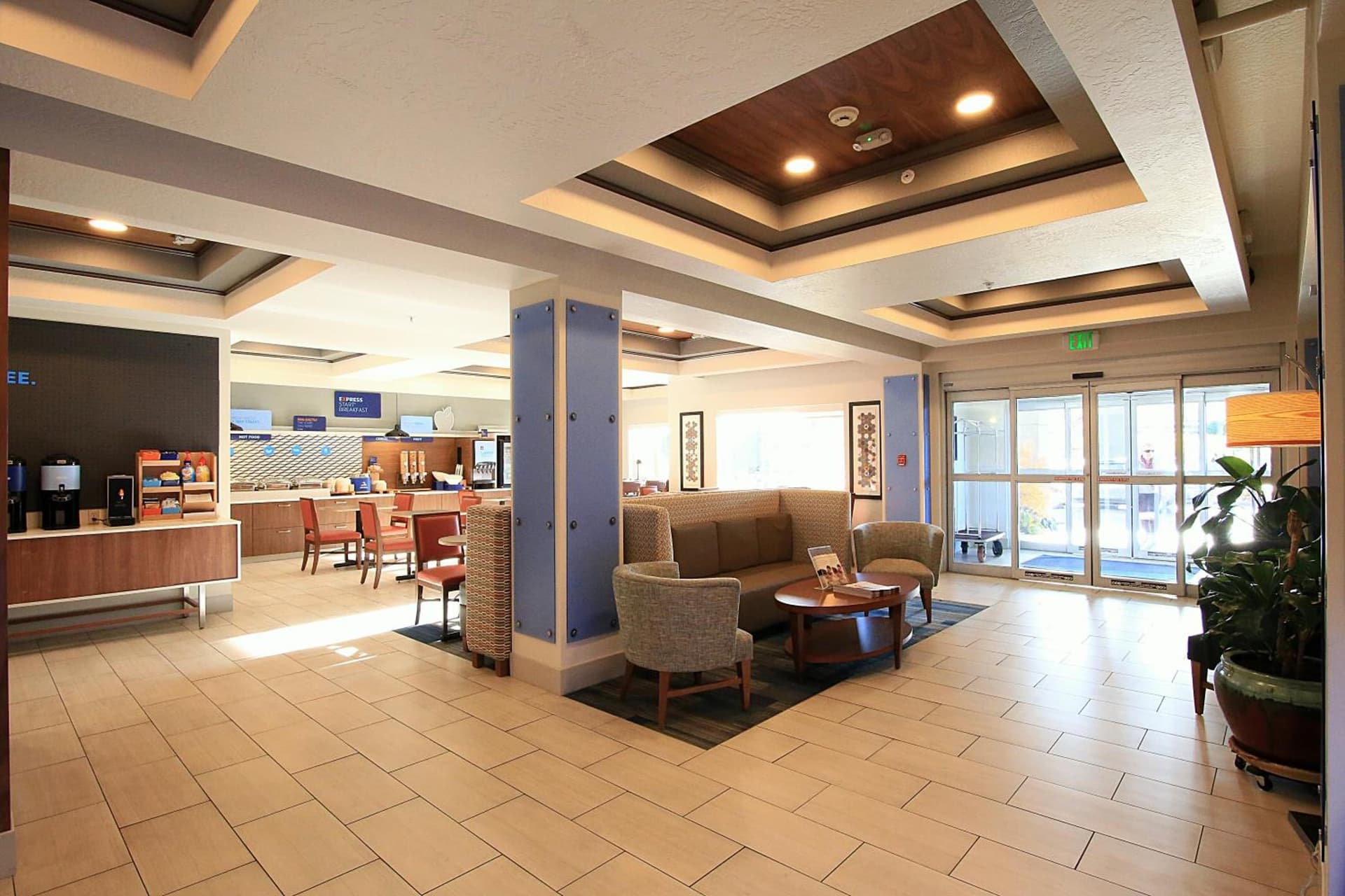 Holiday Inn Express Hotel & Suites Ashland by IHG gallery photo in Ashland, OR — image 57