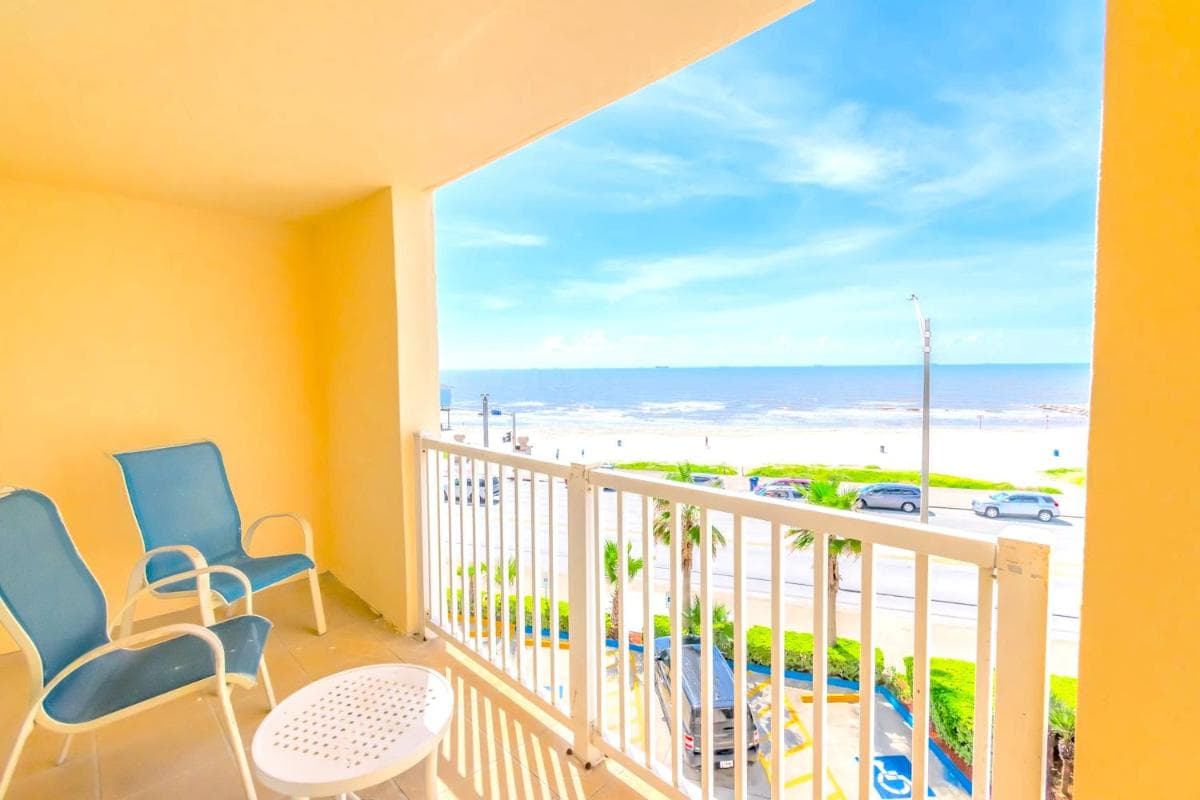 Clarion Pointe Galveston Seawall gallery photo in Galveston, TX — image 64