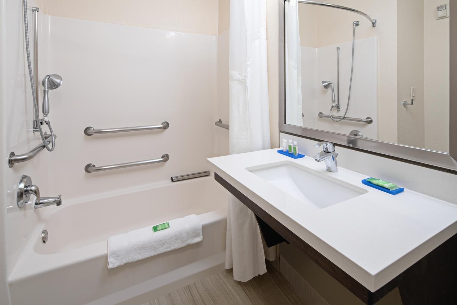Best Western Valencia/Six Flags Inn & Suites gallery photo in Santa Clarita, CA — image 10