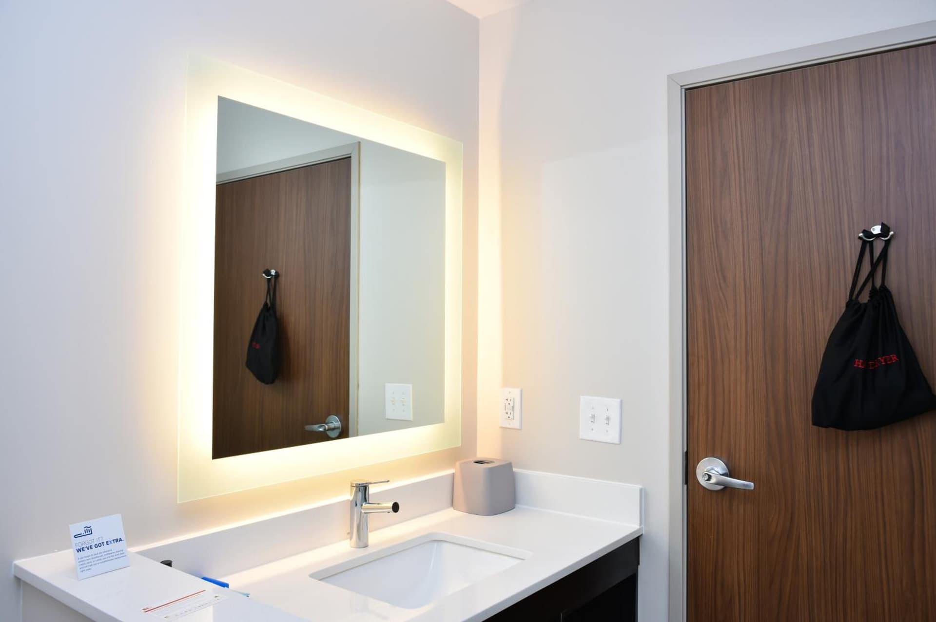 Holiday Inn Express & Suites - Bensenville - O'Hare by IHG interior in Bensenville, IL — gallery photo 2