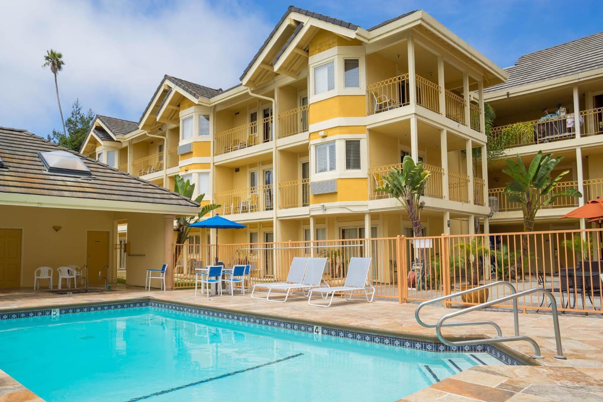 Hotel Solares interior in Santa Cruz, CA — gallery photo 2