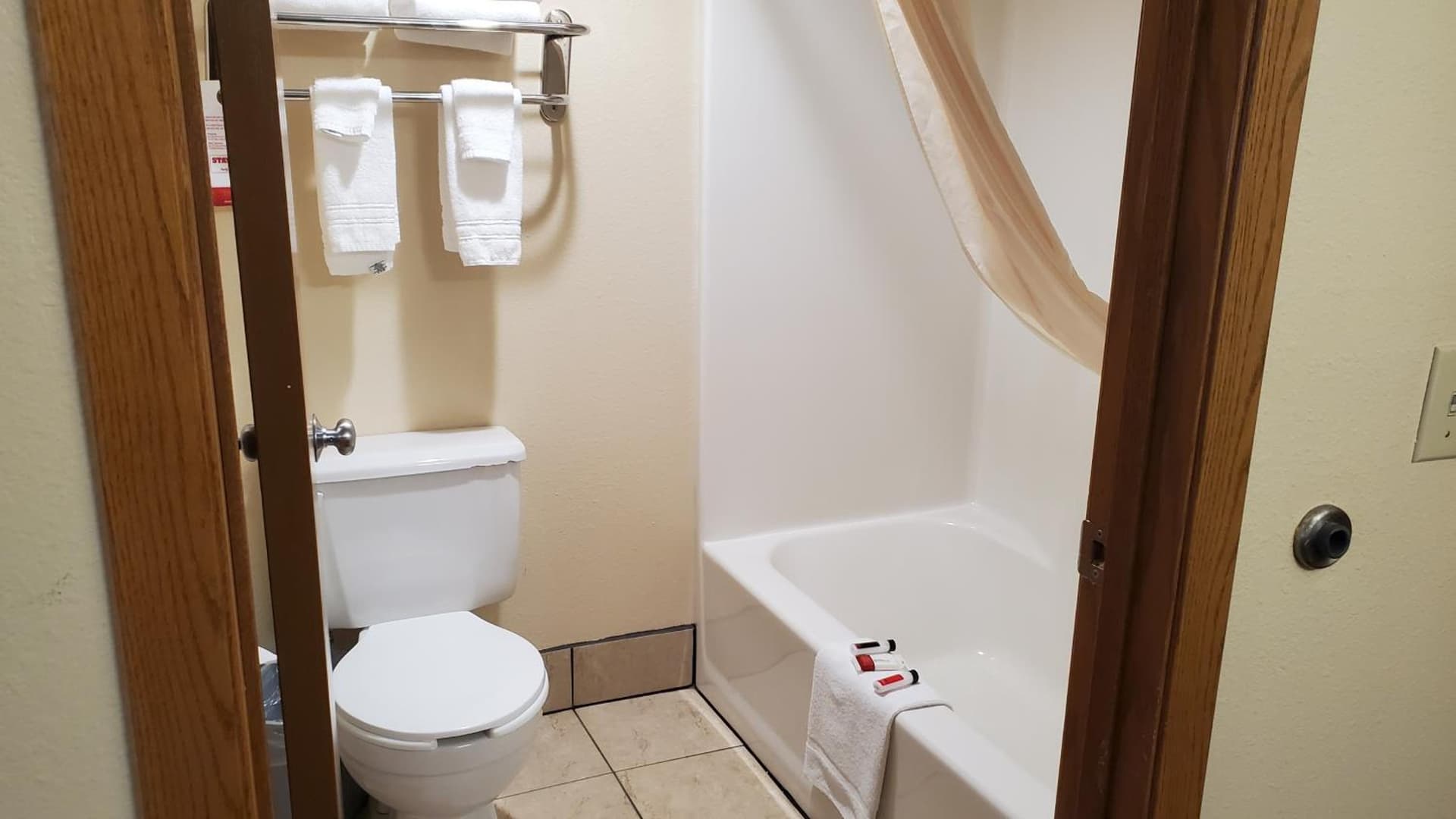 Super 8 by Wyndham Waverly property views in Waverly, IA — gallery photo 3