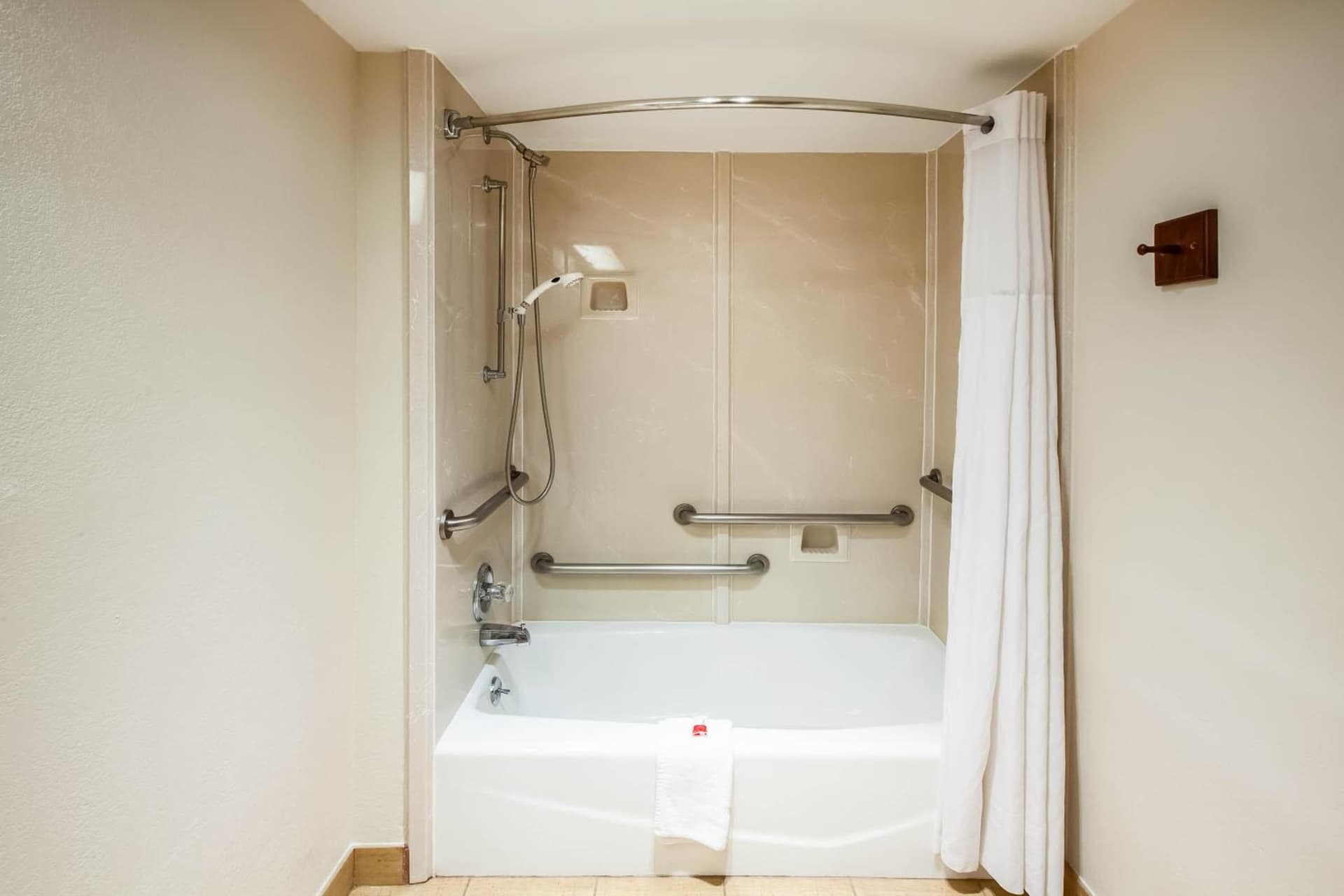 Days Inn & Suites by Wyndham Tyler gallery photo in Tyler, TX — image 54
