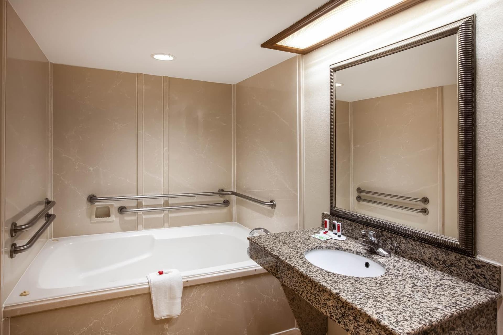 Days Inn & Suites by Wyndham Tyler gallery photo in Tyler, TX — image 35