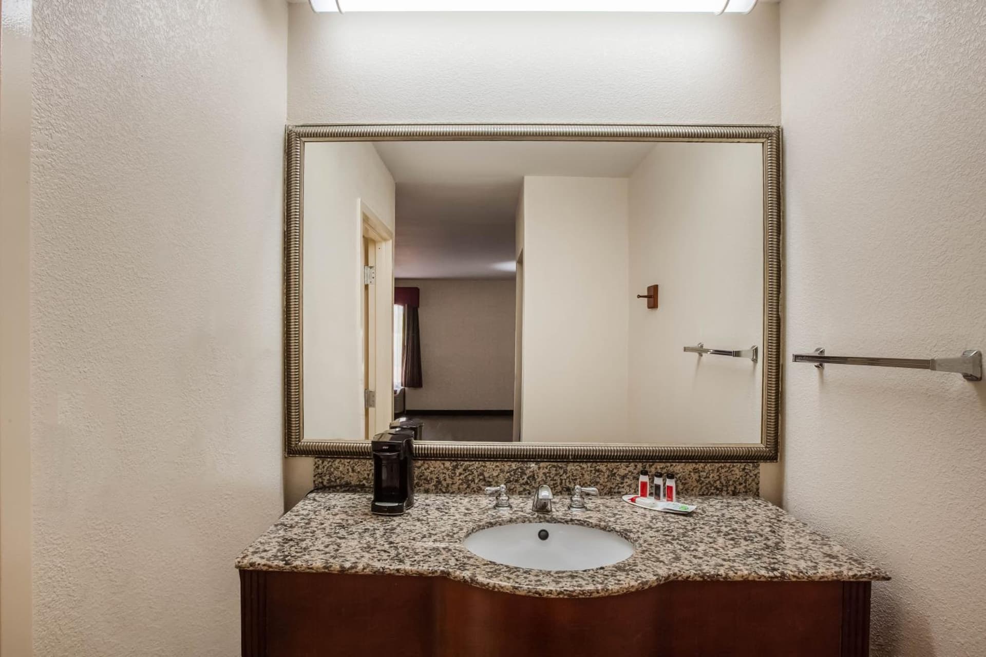 Days Inn & Suites by Wyndham Tyler gallery photo in Tyler, TX — image 42