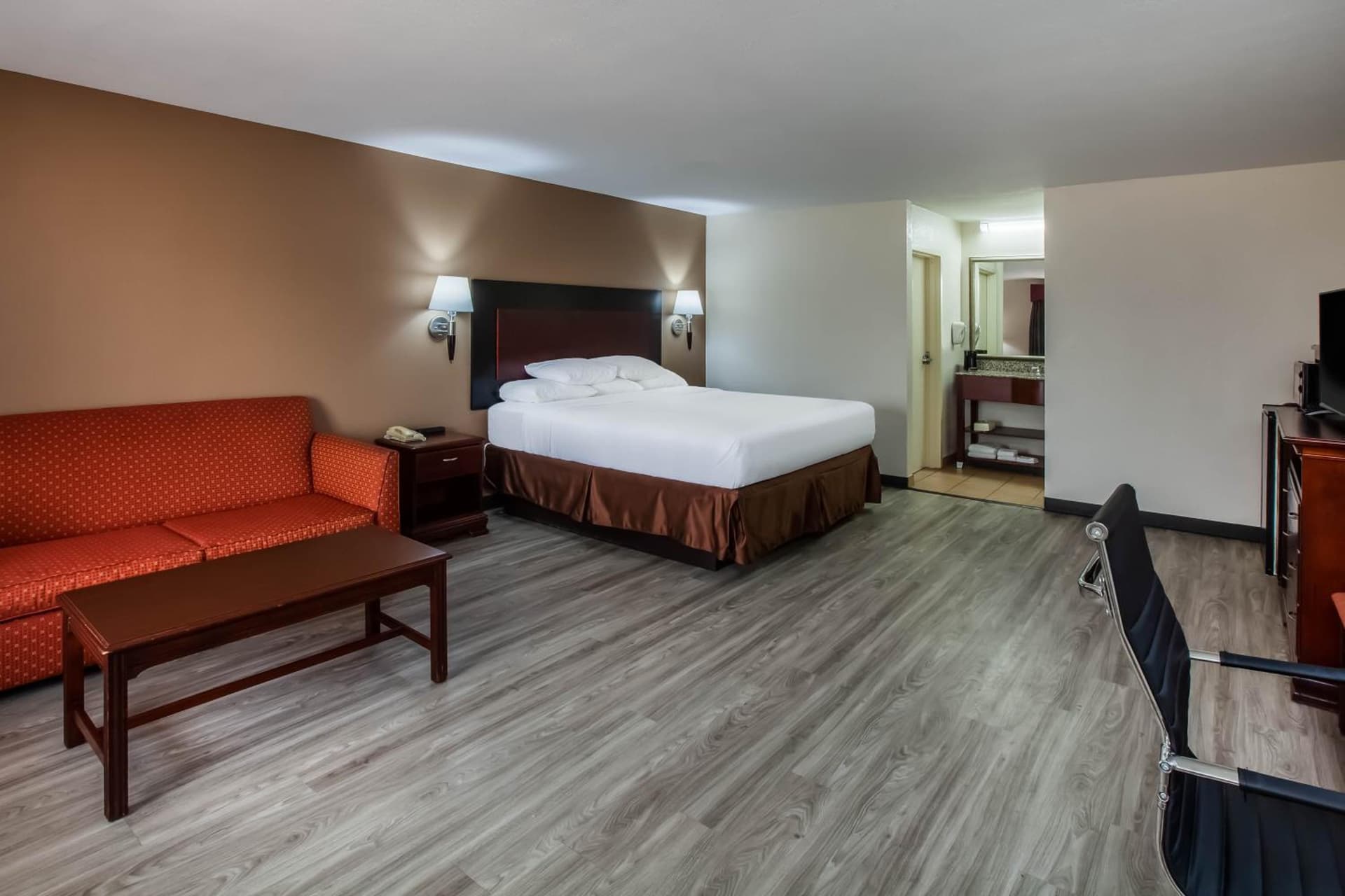 Days Inn & Suites by Wyndham Tyler gallery photo in Tyler, TX — image 49