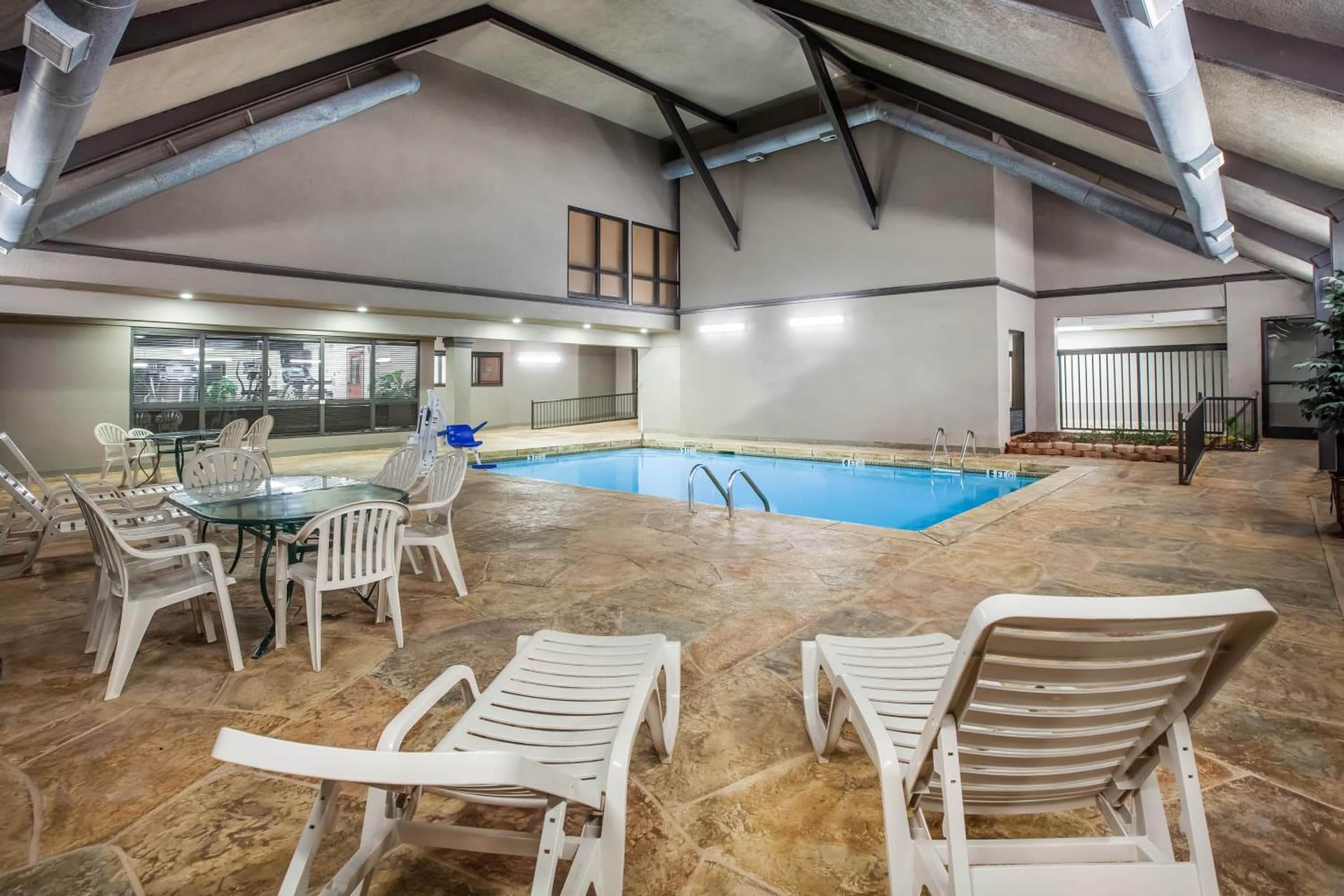 Days Inn & Suites by Wyndham Tyler gallery photo in Tyler, TX — image 10
