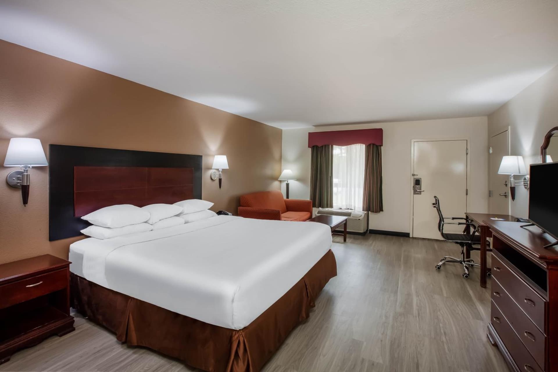 Days Inn & Suites by Wyndham Tyler gallery photo in Tyler, TX — image 18