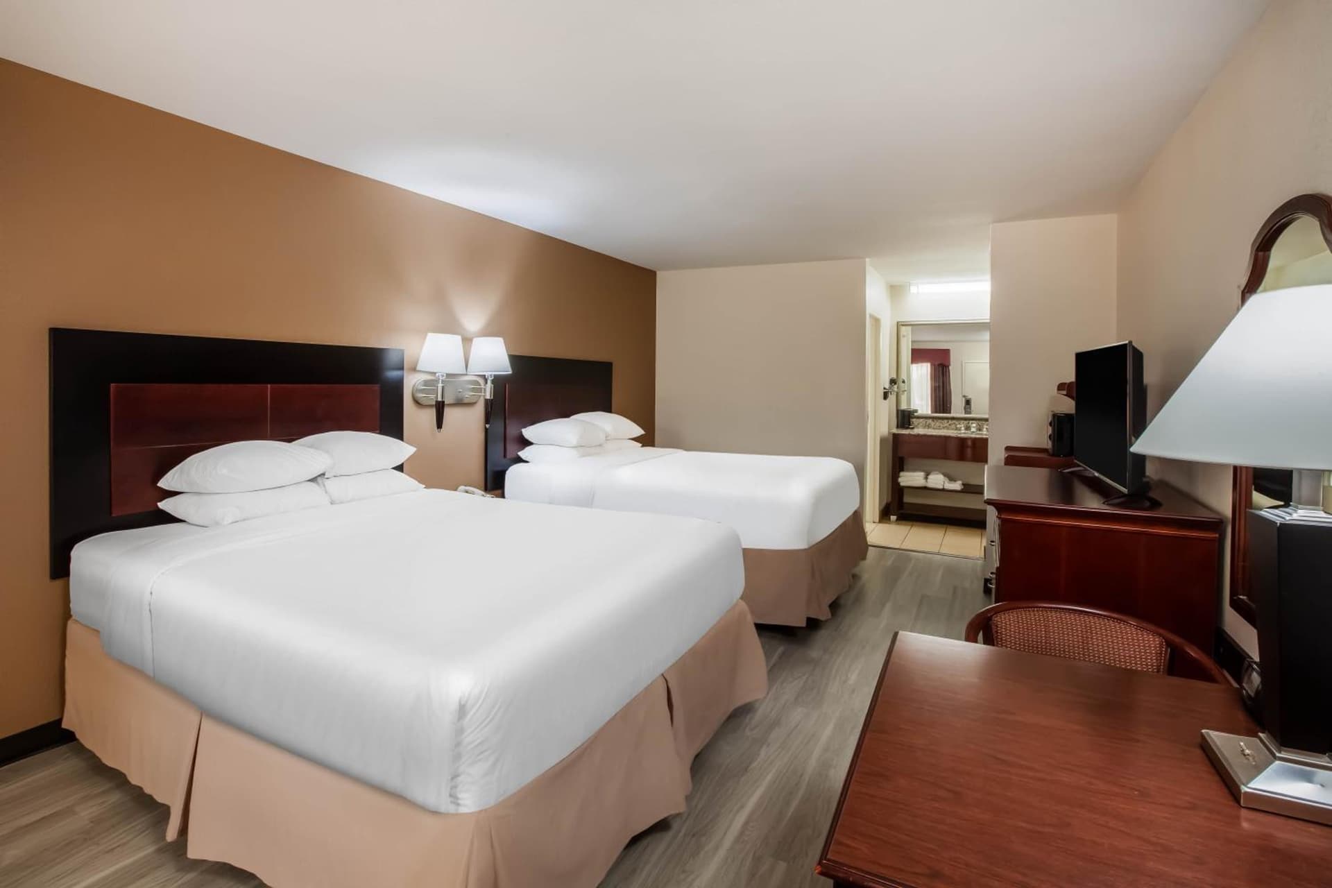 Days Inn & Suites by Wyndham Tyler gallery photo in Tyler, TX — image 52