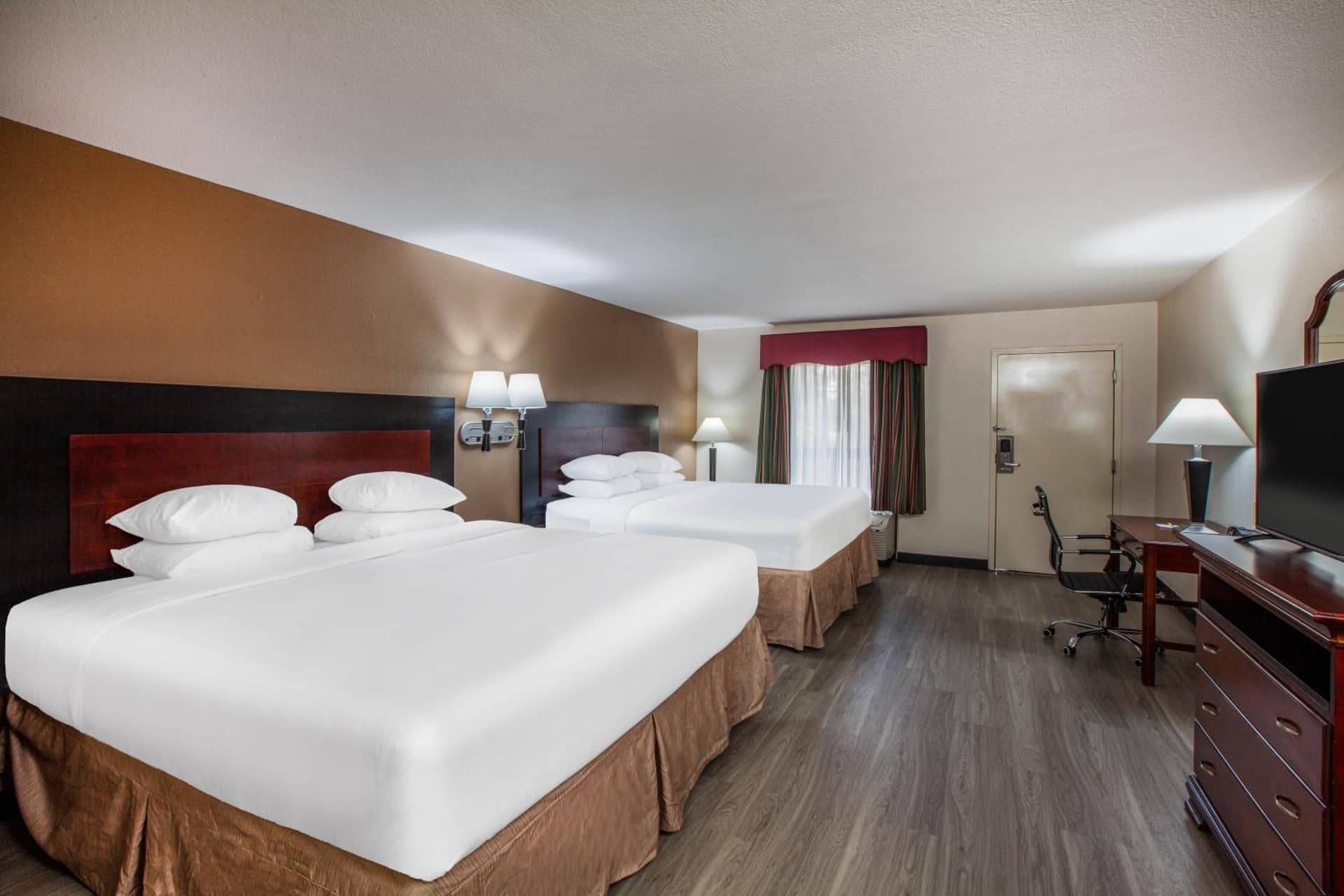 Days Inn & Suites by Wyndham Tyler gallery photo in Tyler, TX — image 53