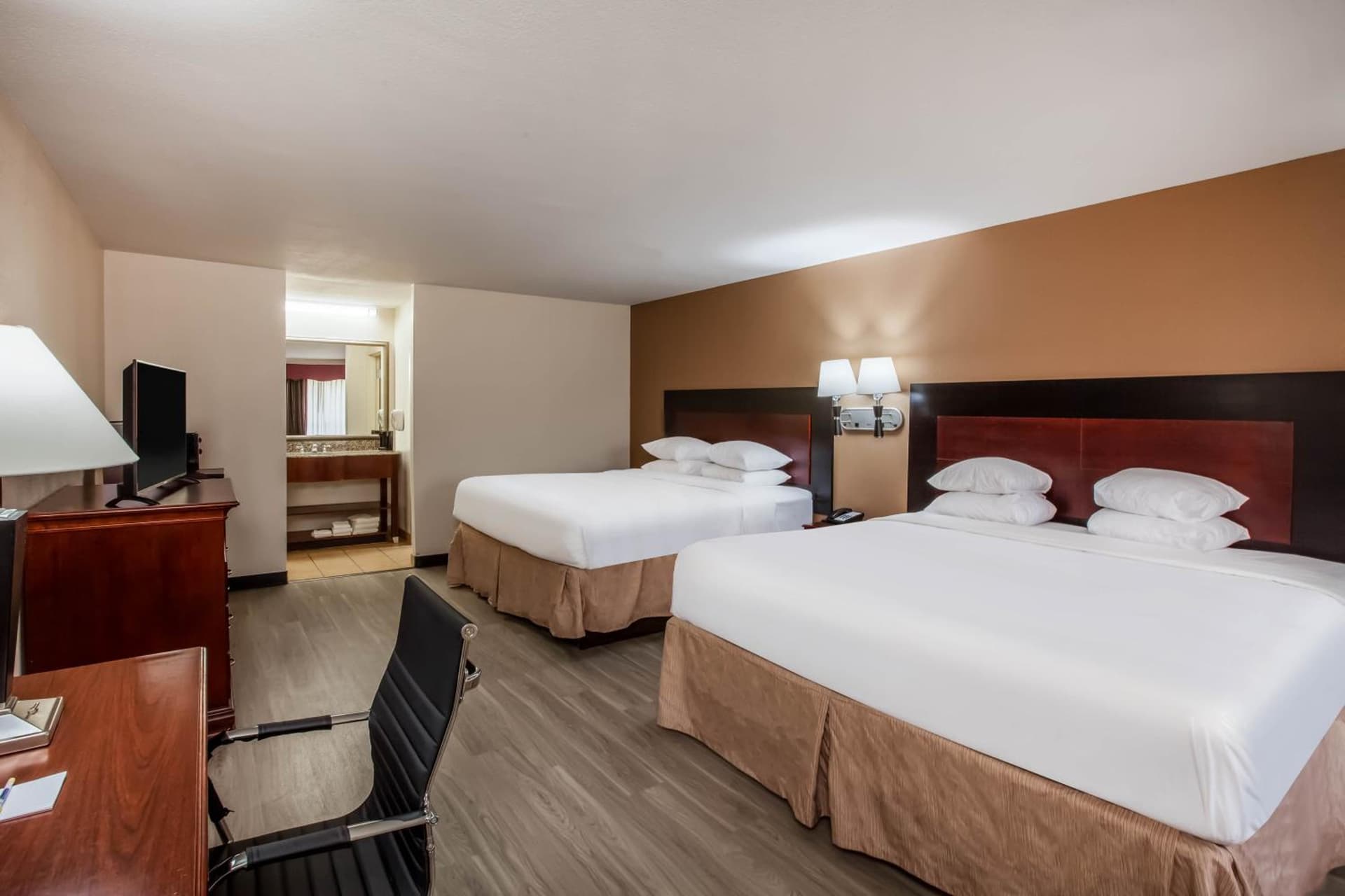 Days Inn & Suites by Wyndham Tyler gallery photo in Tyler, TX — image 20