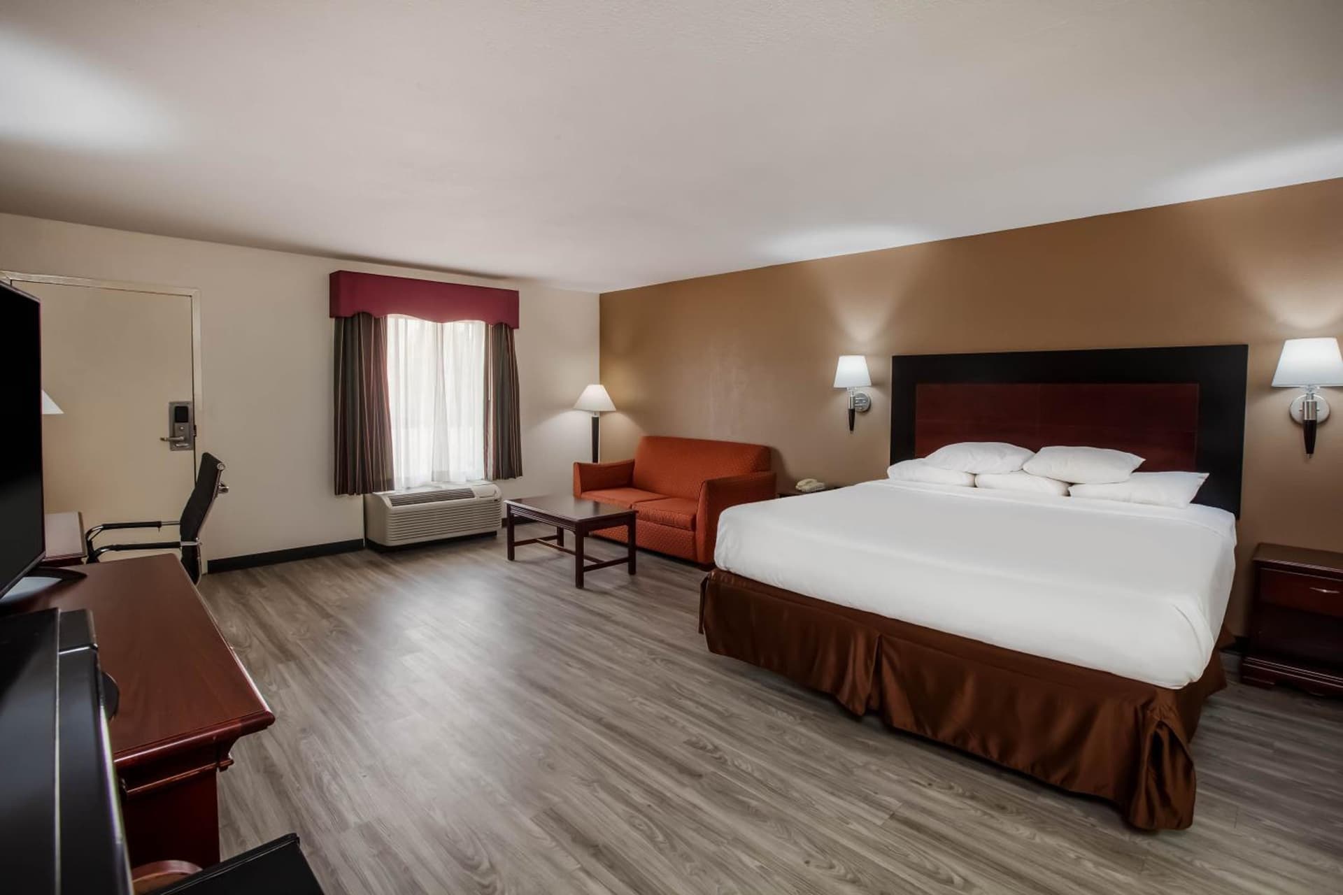 Days Inn & Suites by Wyndham Tyler gallery photo in Tyler, TX — image 51