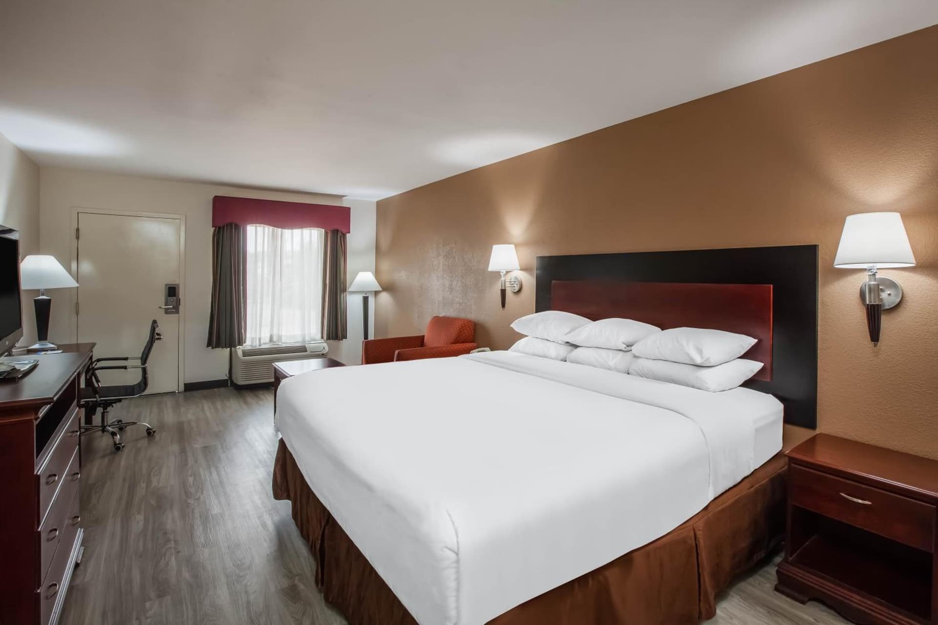 Days Inn & Suites by Wyndham Tyler gallery photo in Tyler, TX — image 48
