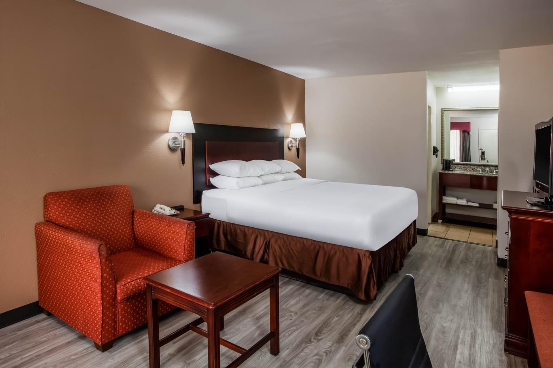 Days Inn & Suites by Wyndham Tyler gallery photo in Tyler, TX — image 12