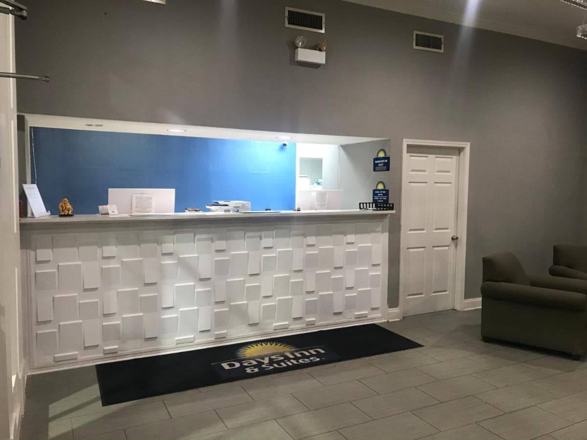 Days Inn & Suites by Wyndham Collierville Germantown Area interior in Collierville, TN — gallery photo 2