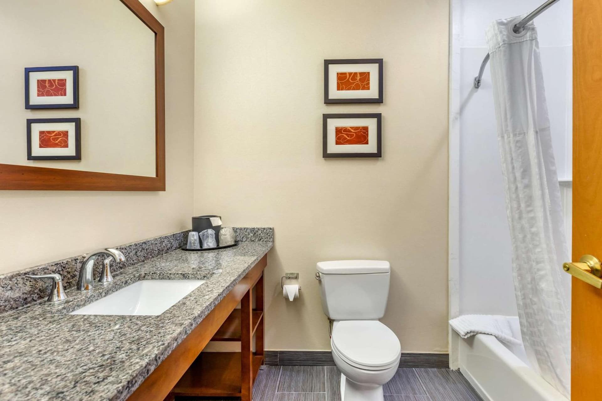 Comfort Suites Southgate-Detroit gallery photo in Southgate, MI — image 10