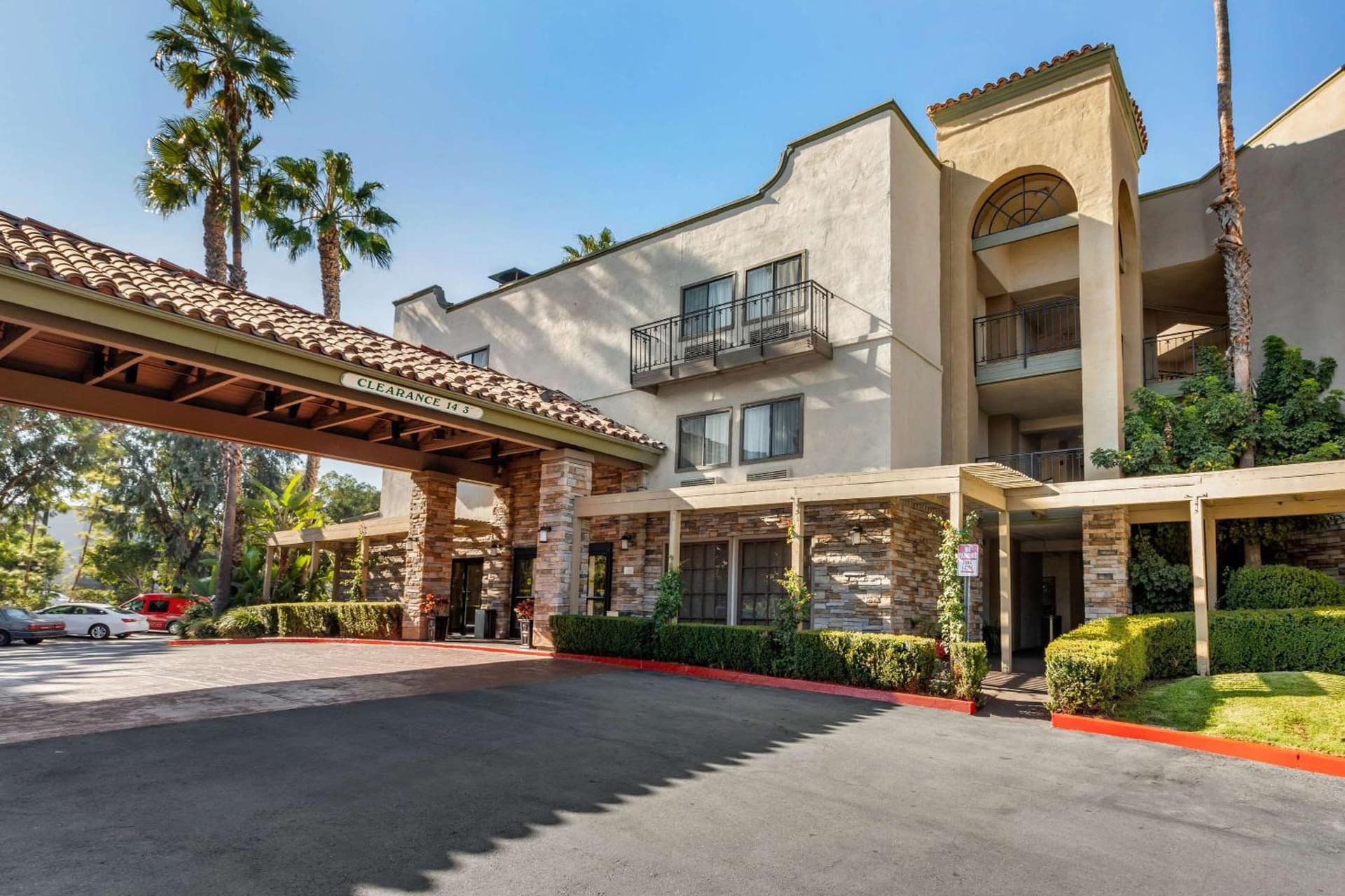 Comfort Inn & Suites Orange County John Wayne Airport gallery photo in Santa Ana, CA — image 6