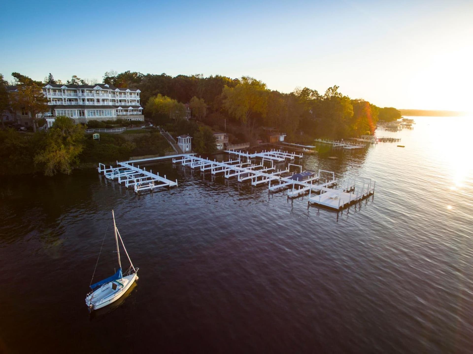 The Geneva Inn featured exterior or lobby in Lake Geneva, WI — similar hotel