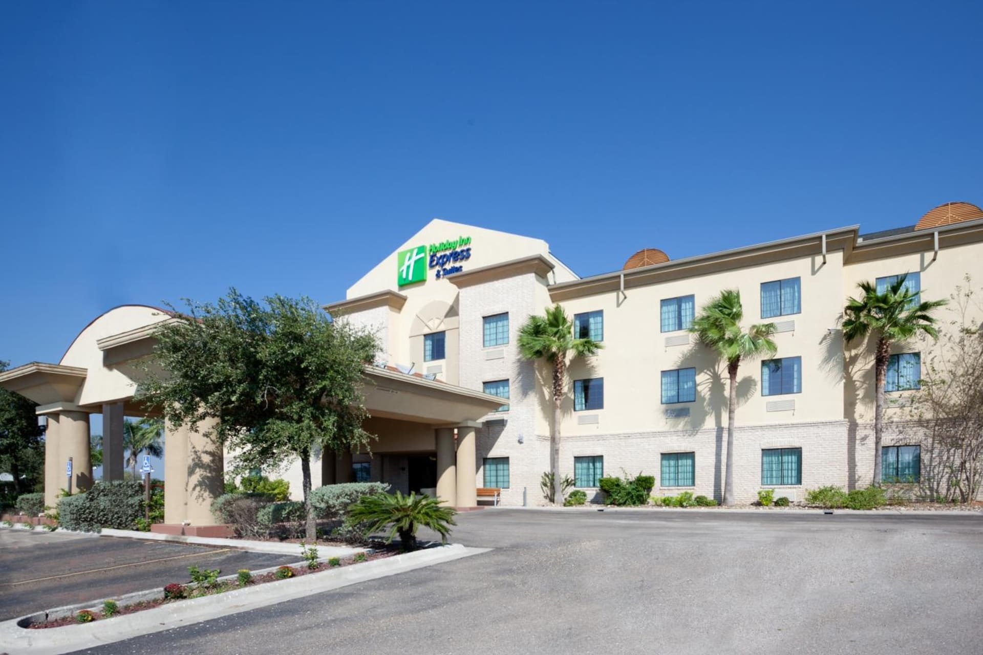 Holiday Inn Express Hotel and Suites Alice by IHG featured exterior or lobby in Alice, TX — similar hotel